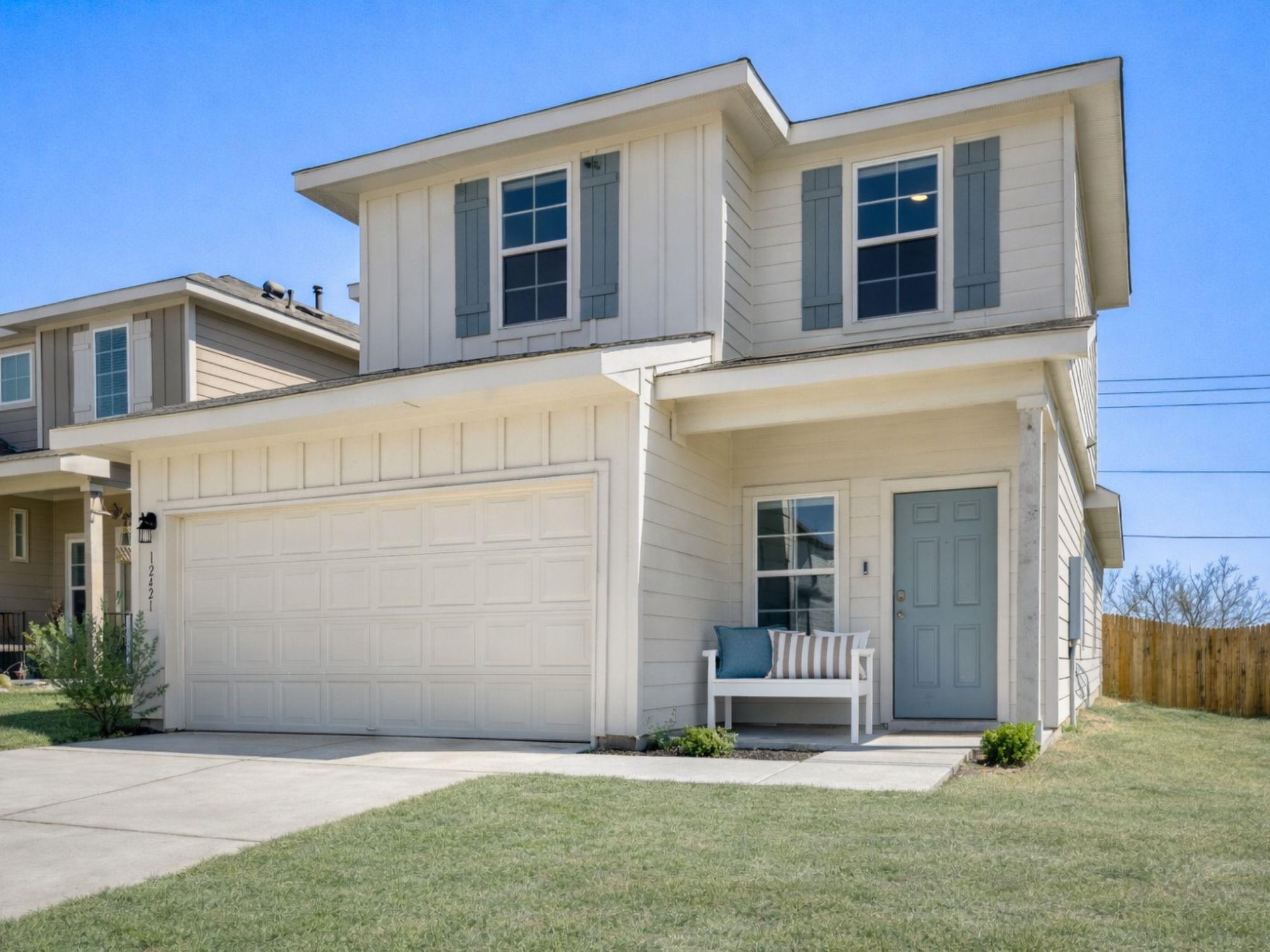 12421 Silversmith Ln, Mustang Ridge, TX 78610