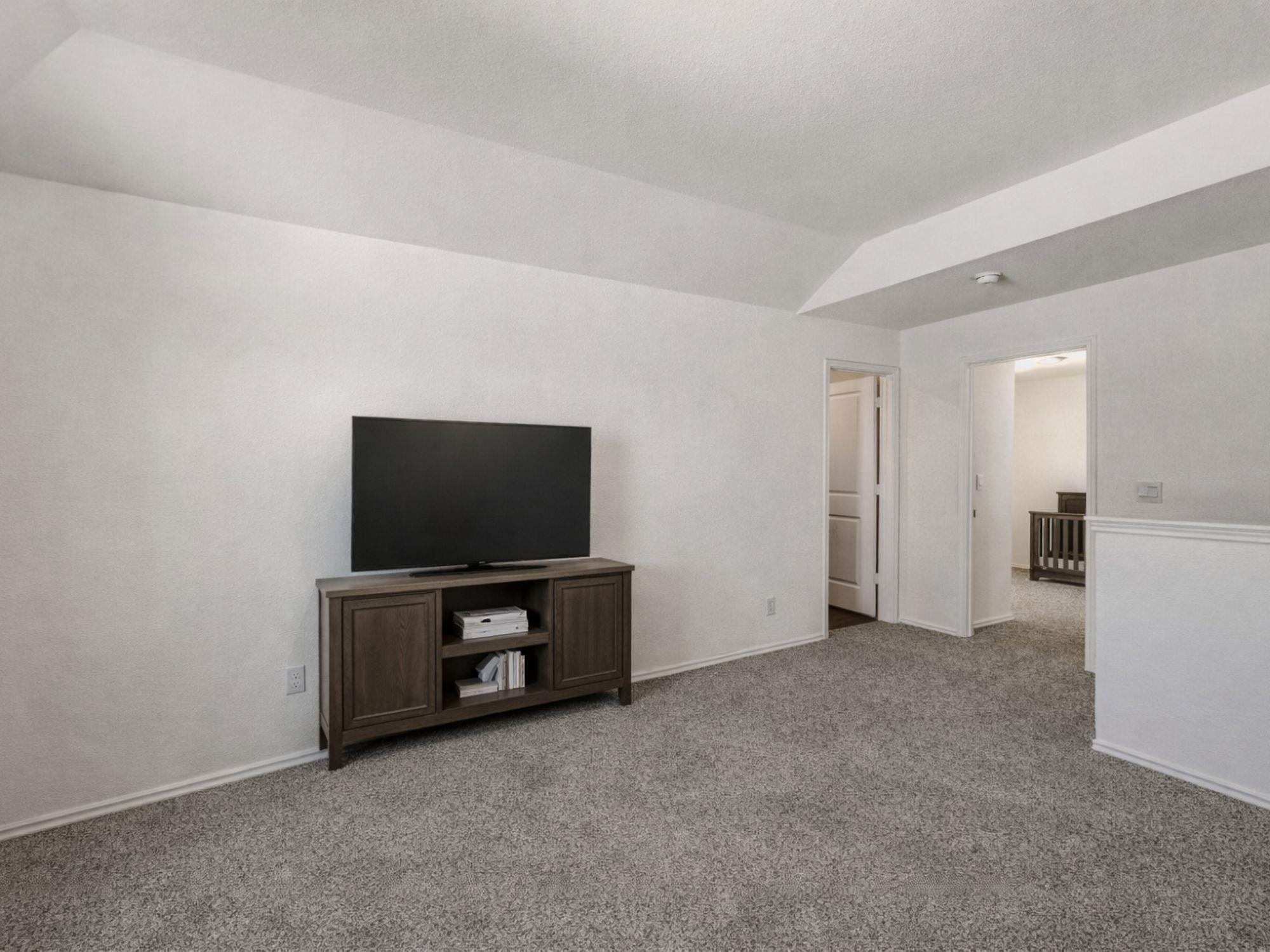 12421 Silversmith Ln, Mustang Ridge, TX 78610