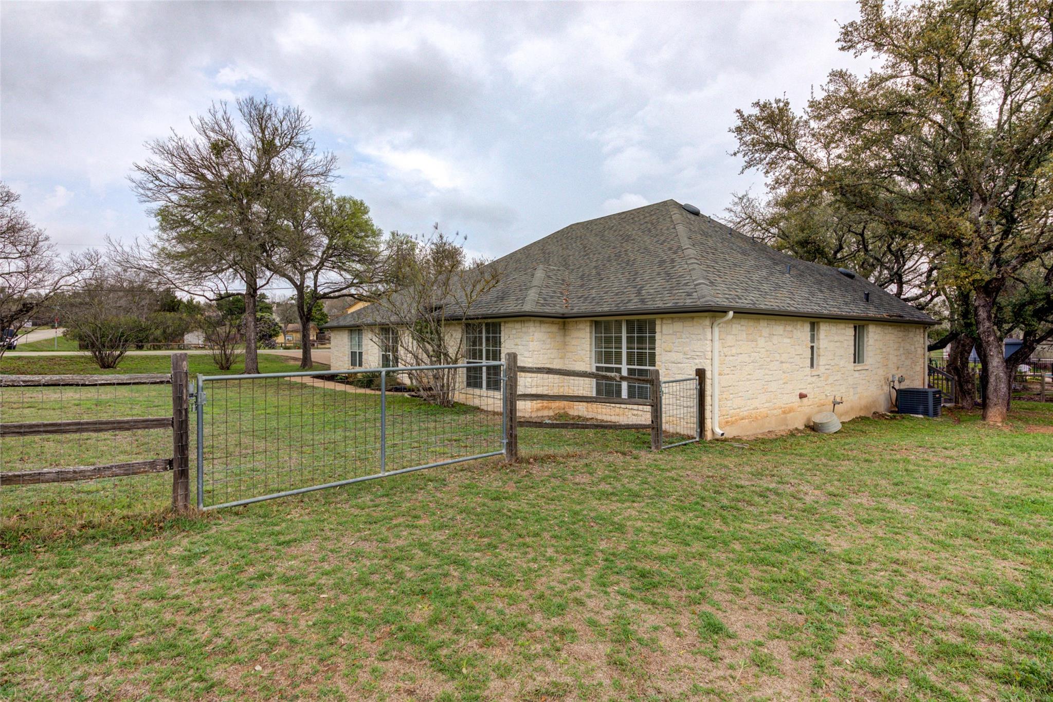 805 Kemp Hills Dr, Austin, TX 78737