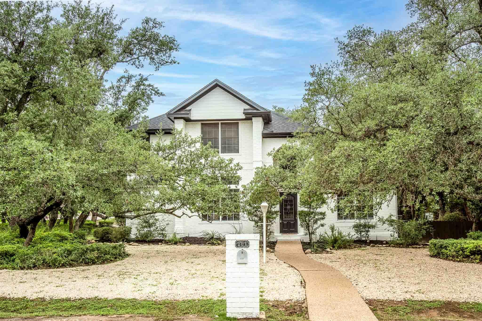 201 Timpanagos Dr, Lakeway, TX 78734
