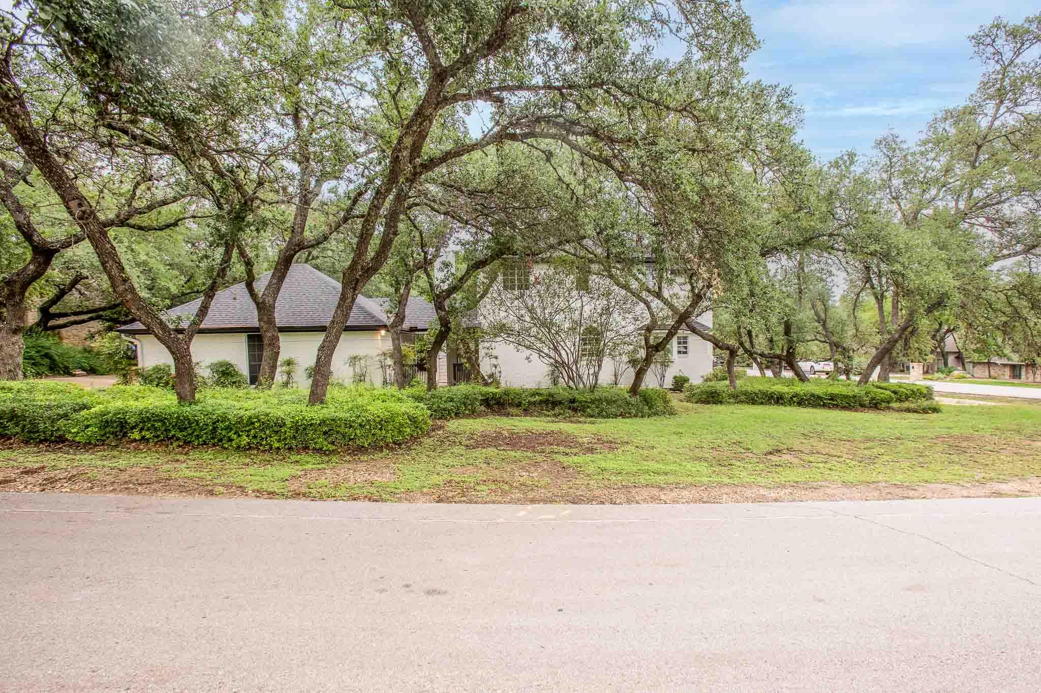 201 Timpanagos Dr, Lakeway, TX 78734