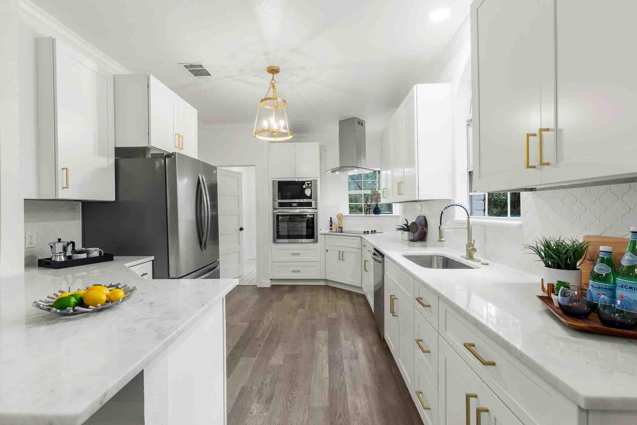 201 Timpanagos Dr, Lakeway, TX 78734