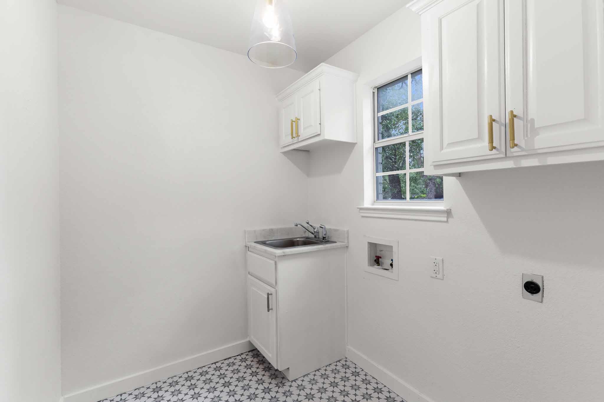 201 Timpanagos Dr, Lakeway, TX 78734