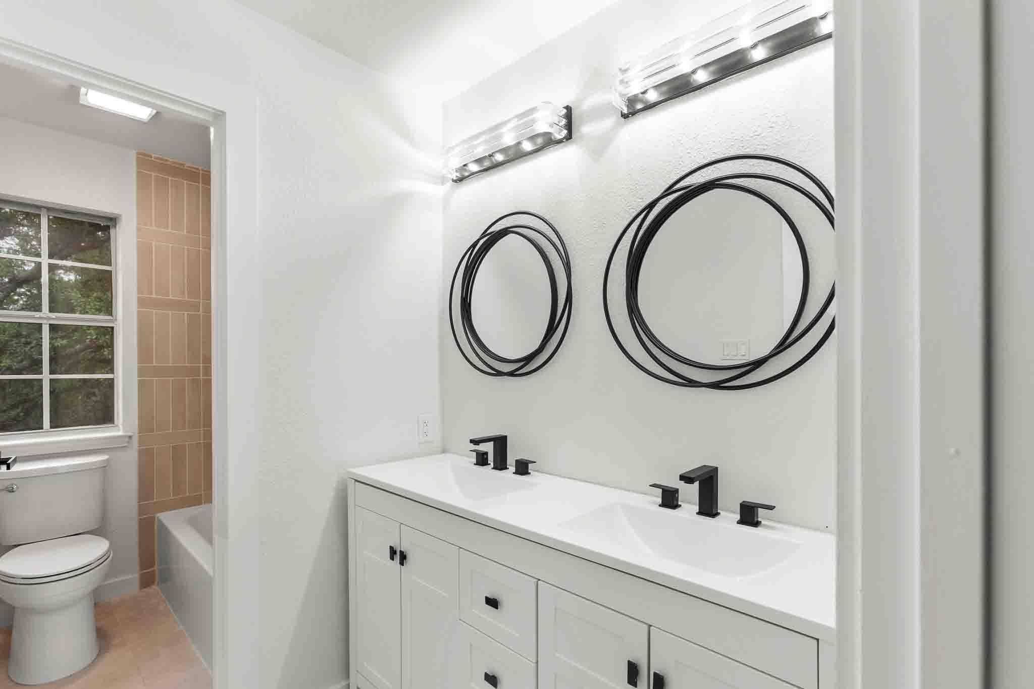 201 Timpanagos Dr, Lakeway, TX 78734