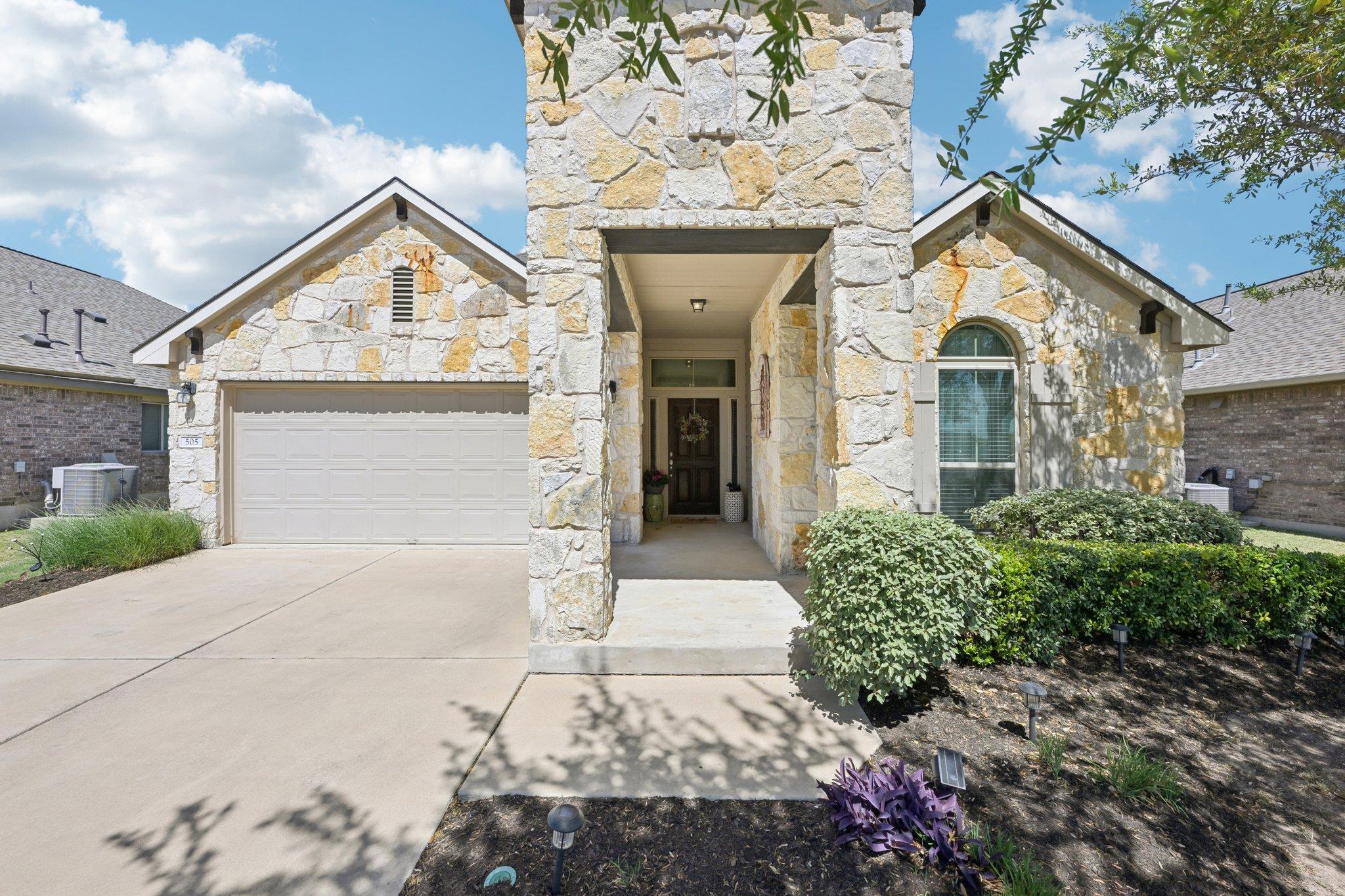 505 Buttermilk Ln, Leander, TX 78641
