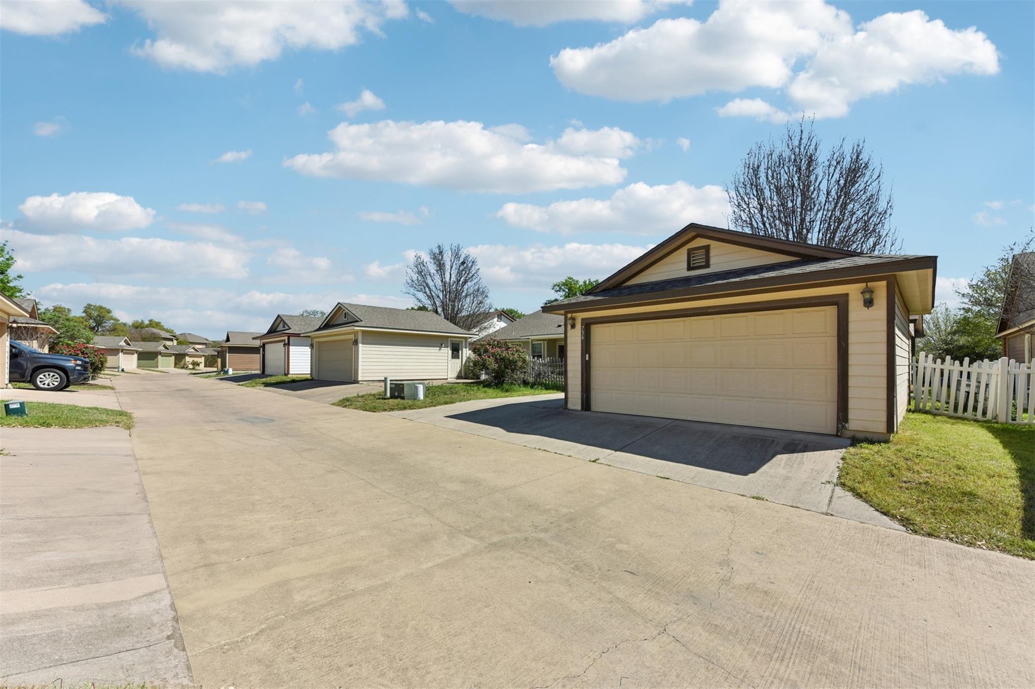 736 Gabriel Mills Dr, Round Rock, TX 78664