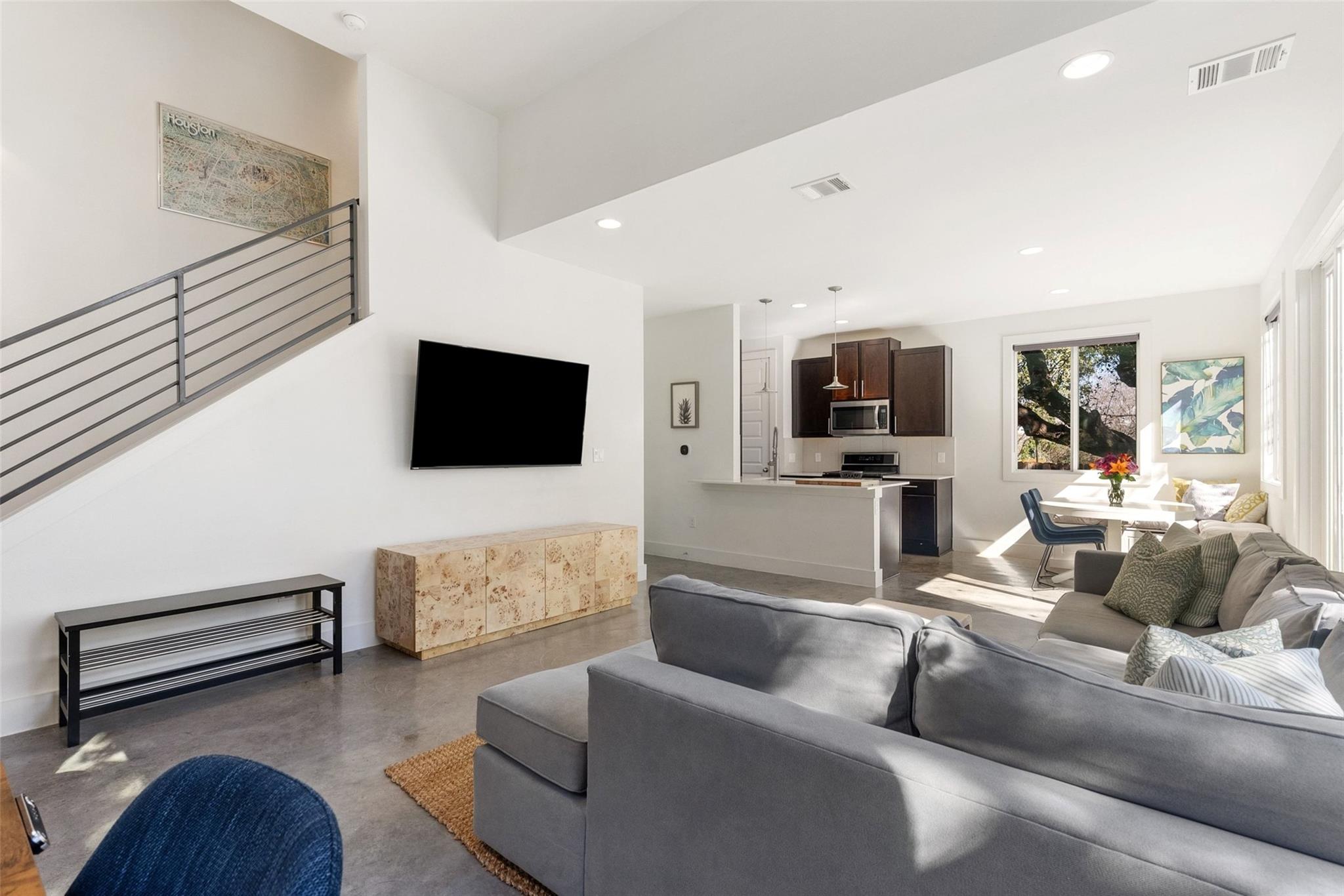 402 El Paso St # B, Austin, TX 78704