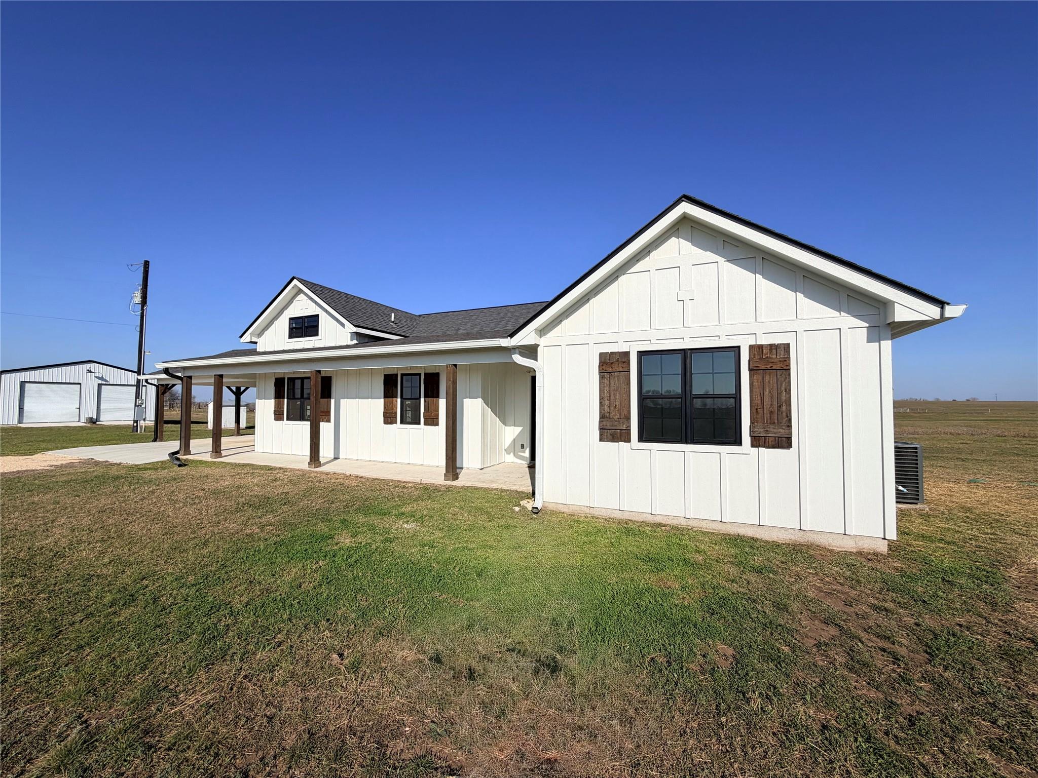 1742 Martinez Rd, Yoakum, TX 77995