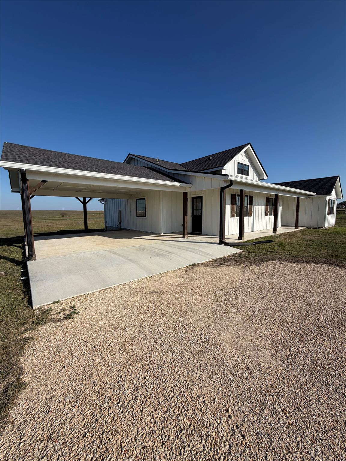 1742 Martinez Rd, Yoakum, TX 77995