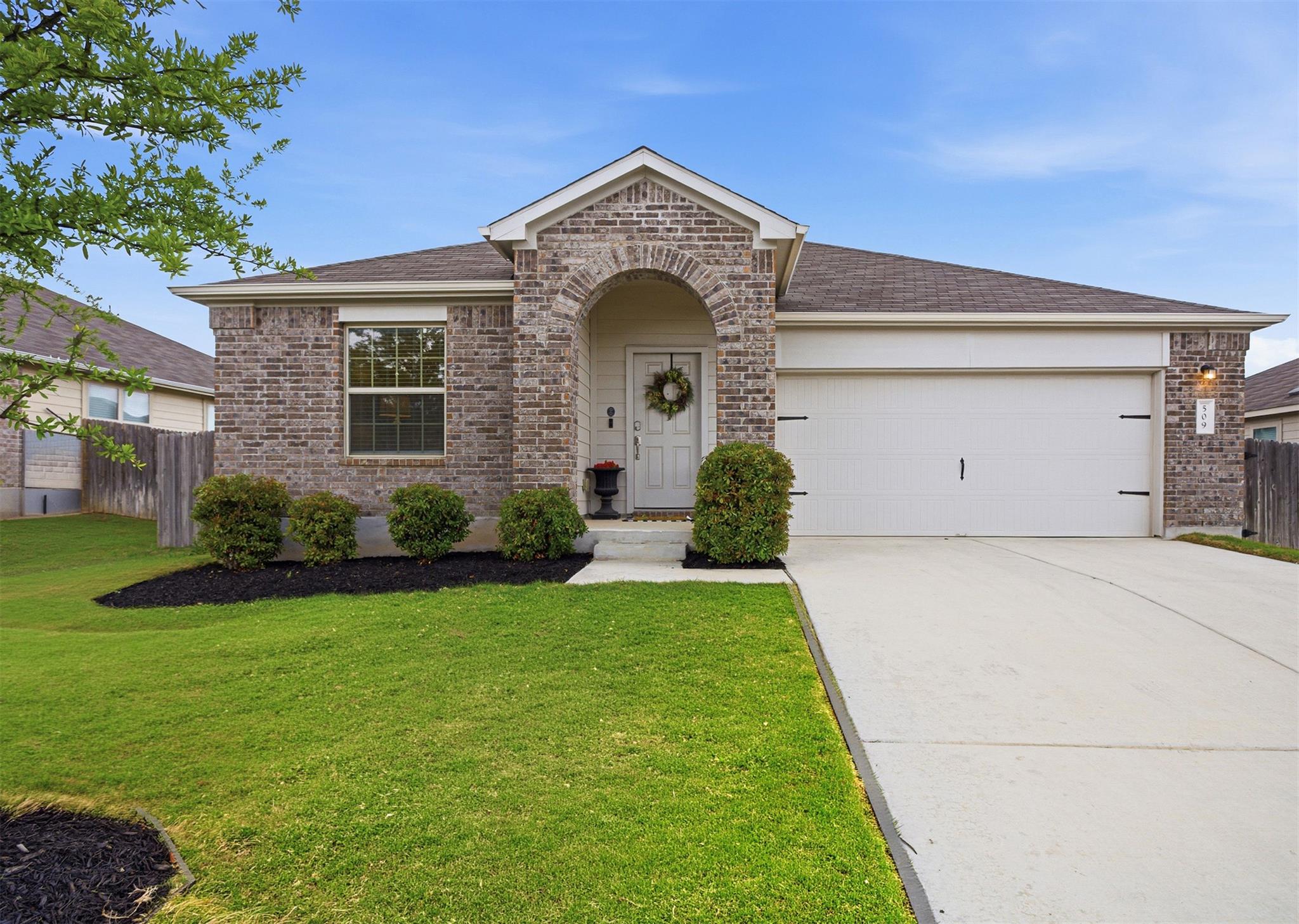 509 Marklawn Ln, Hutto, TX 78634