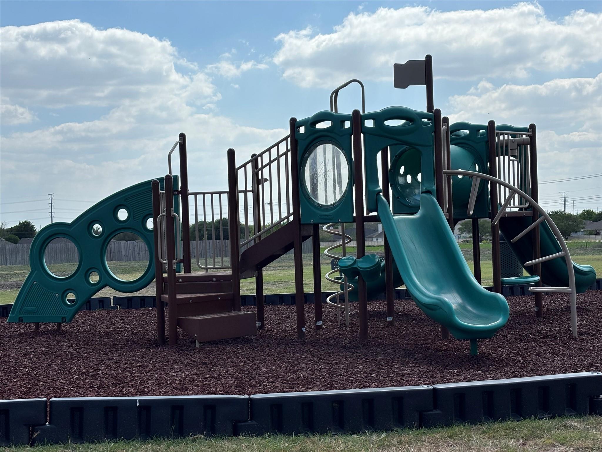 509 Marklawn Ln, Hutto, TX 78634