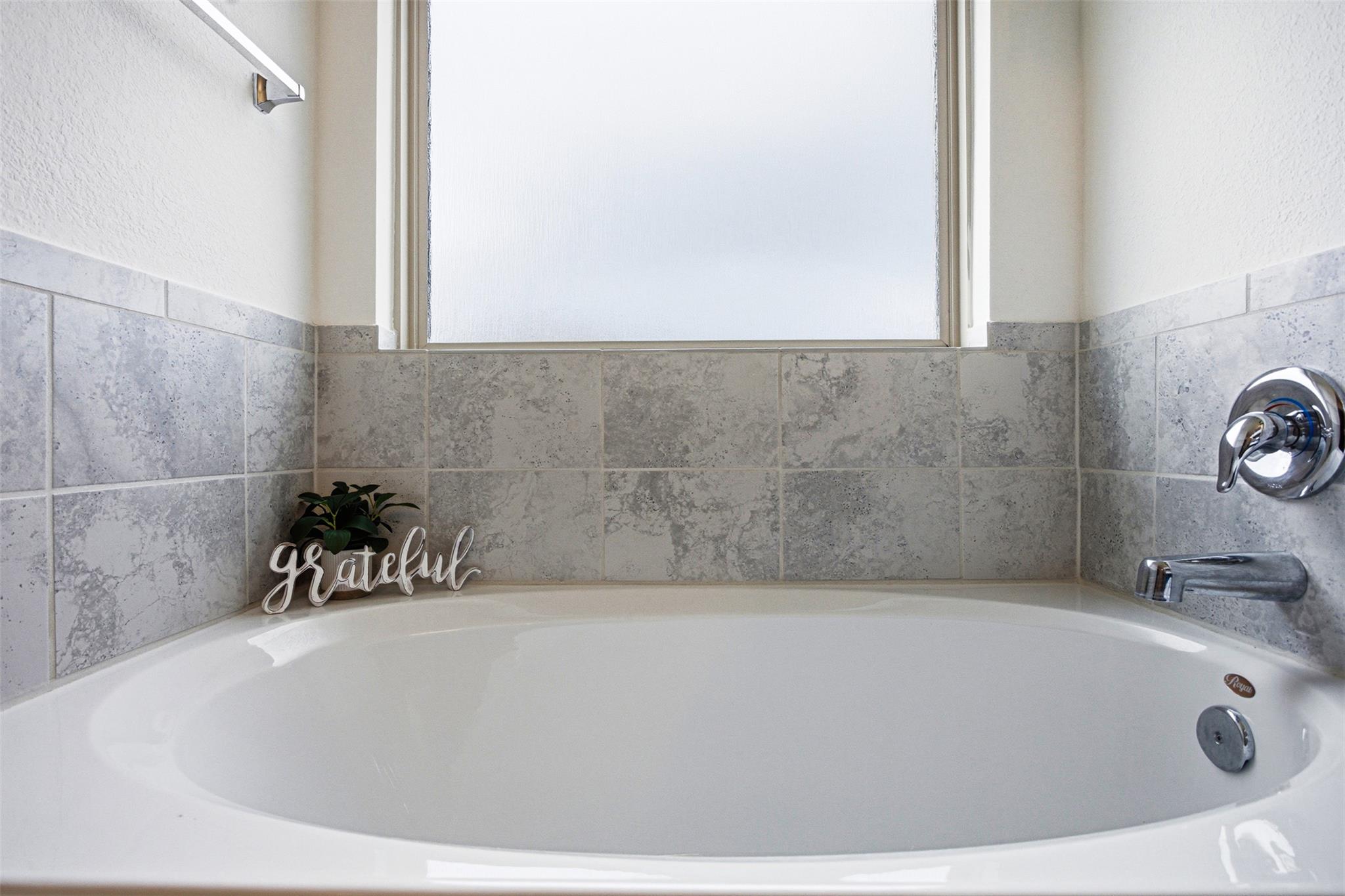 509 Marklawn Ln, Hutto, TX 78634