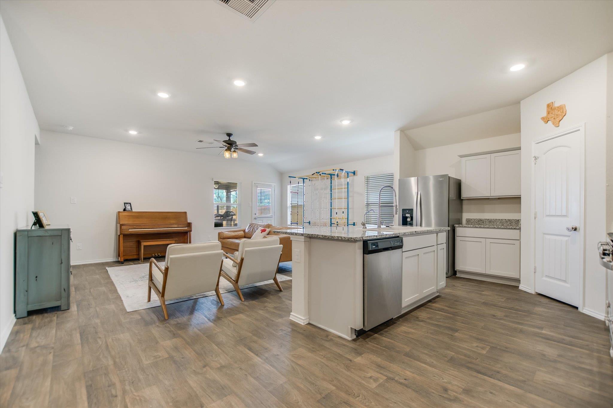 262 SICKLE Loop, Kyle, TX 78640