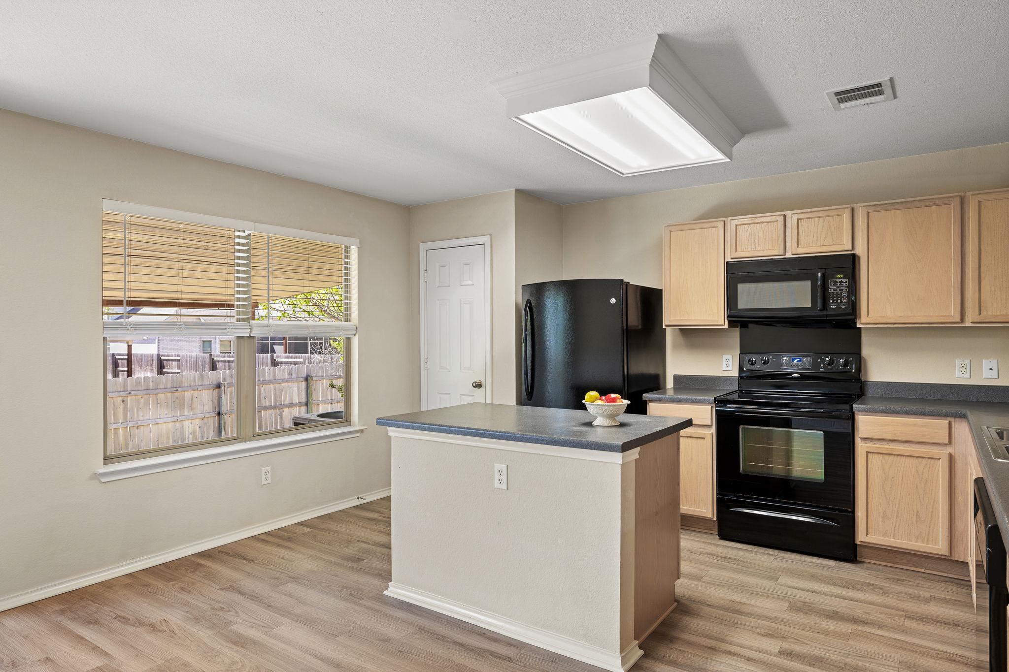 301 Wildwood Dr, Georgetown, TX 78633