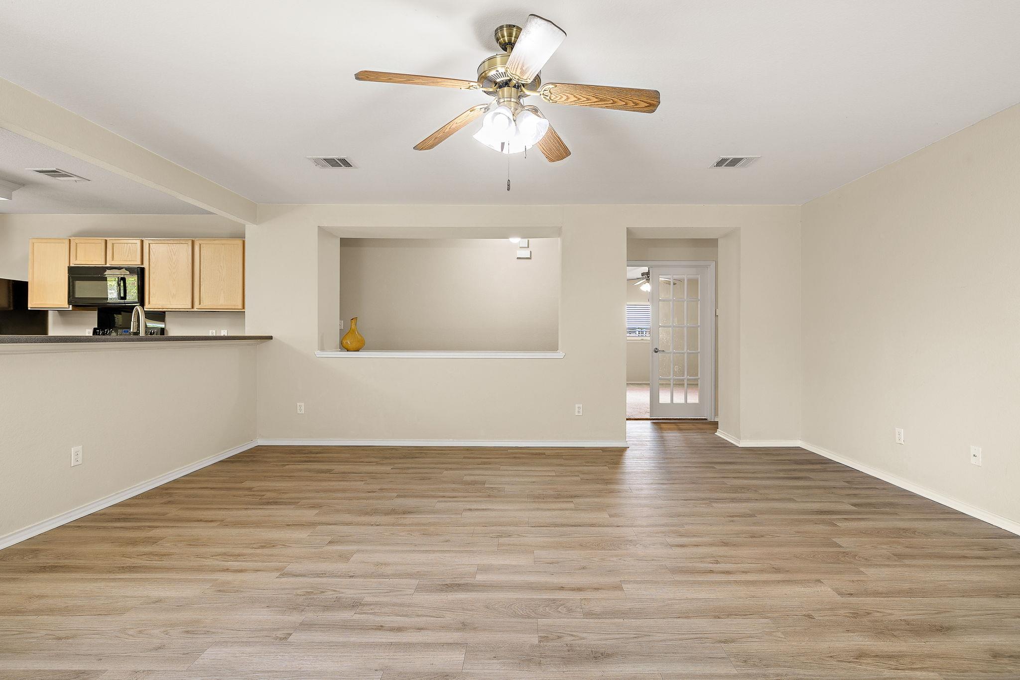 301 Wildwood Dr, Georgetown, TX 78633