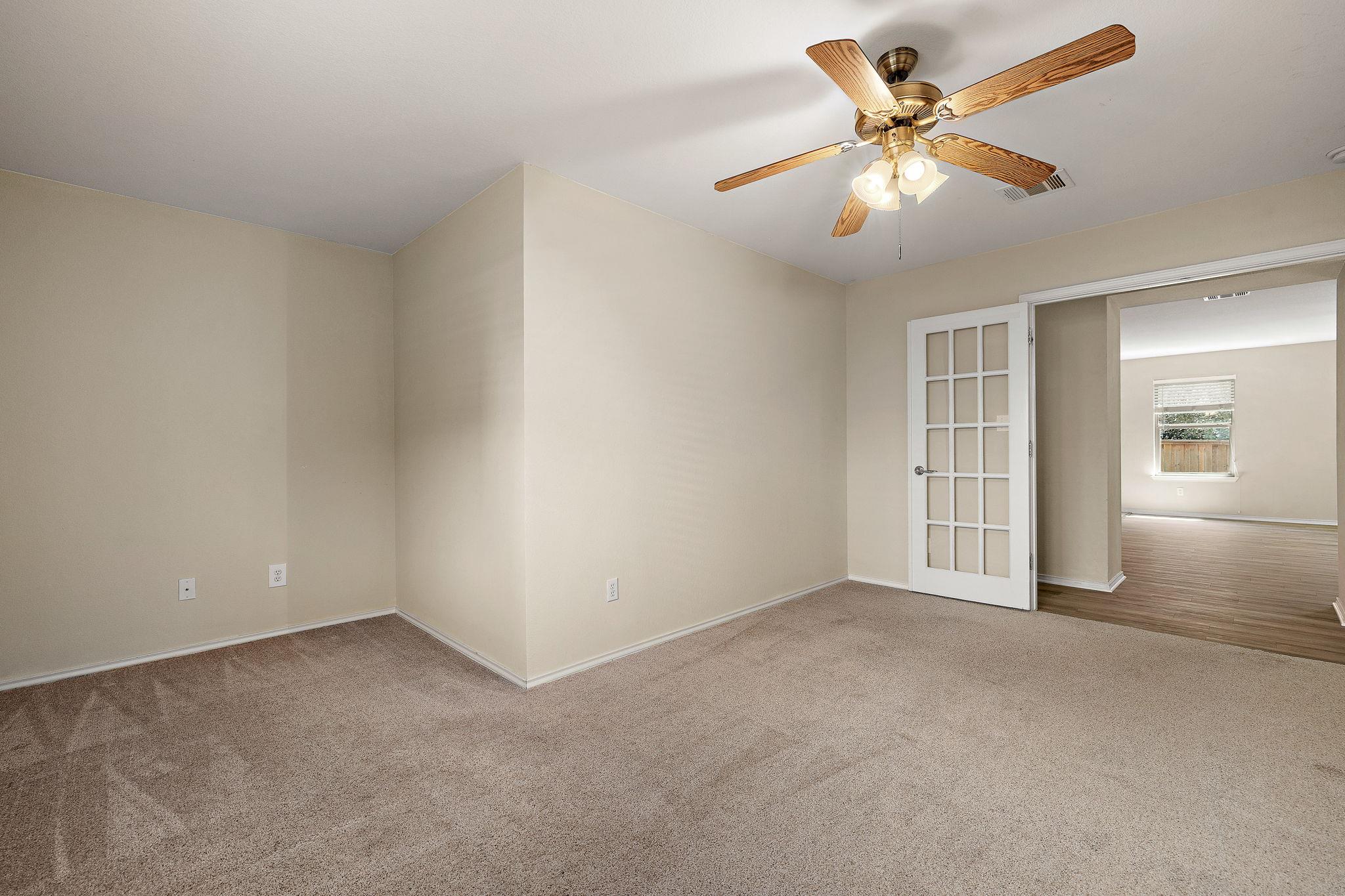 301 Wildwood Dr, Georgetown, TX 78633