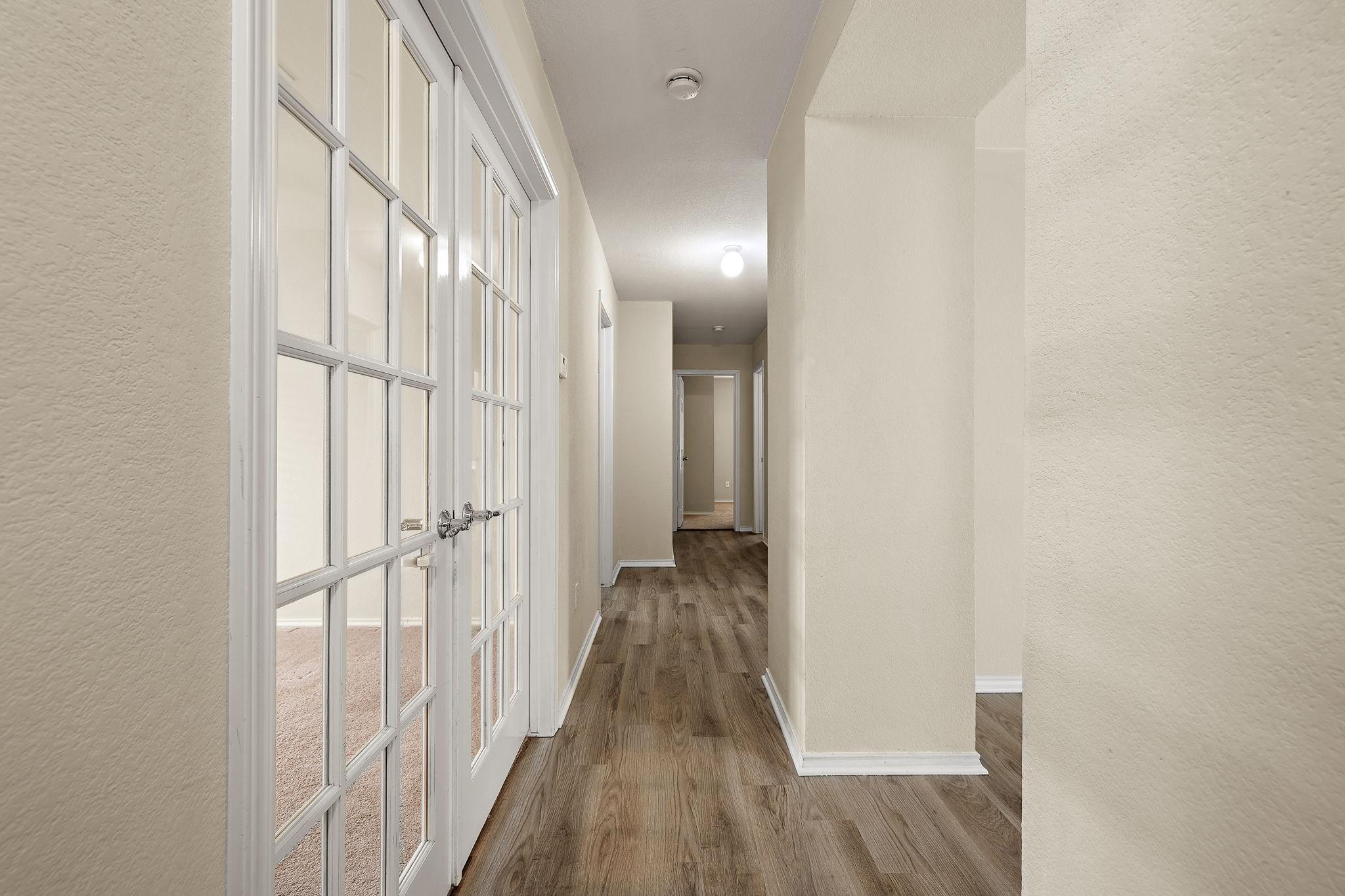 301 Wildwood Dr, Georgetown, TX 78633