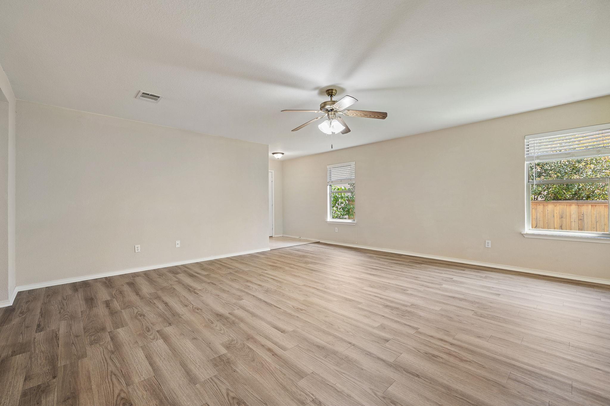 301 Wildwood Dr, Georgetown, TX 78633