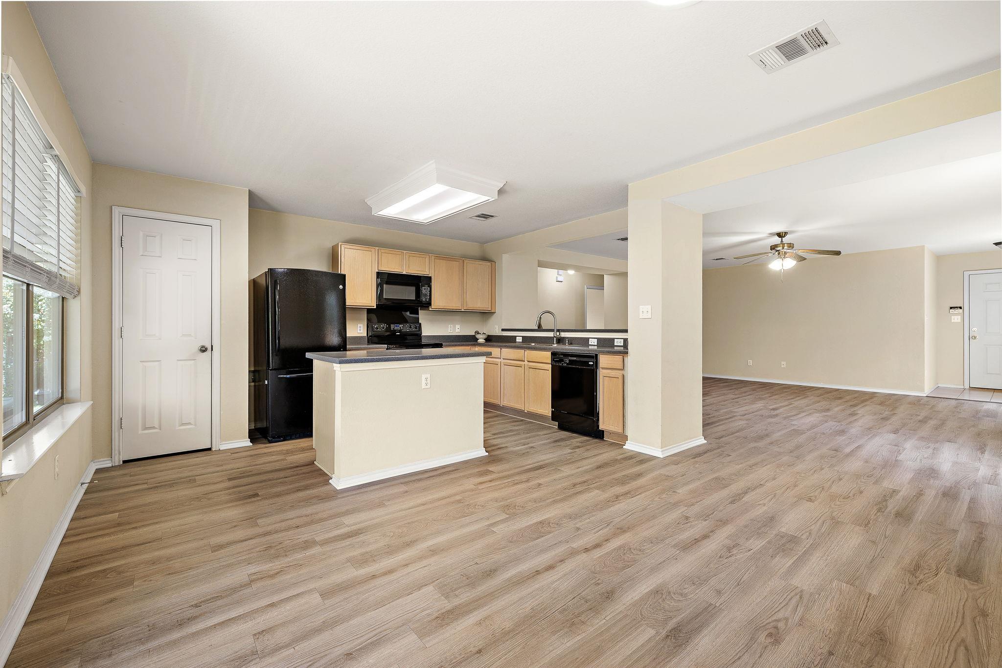 301 Wildwood Dr, Georgetown, TX 78633