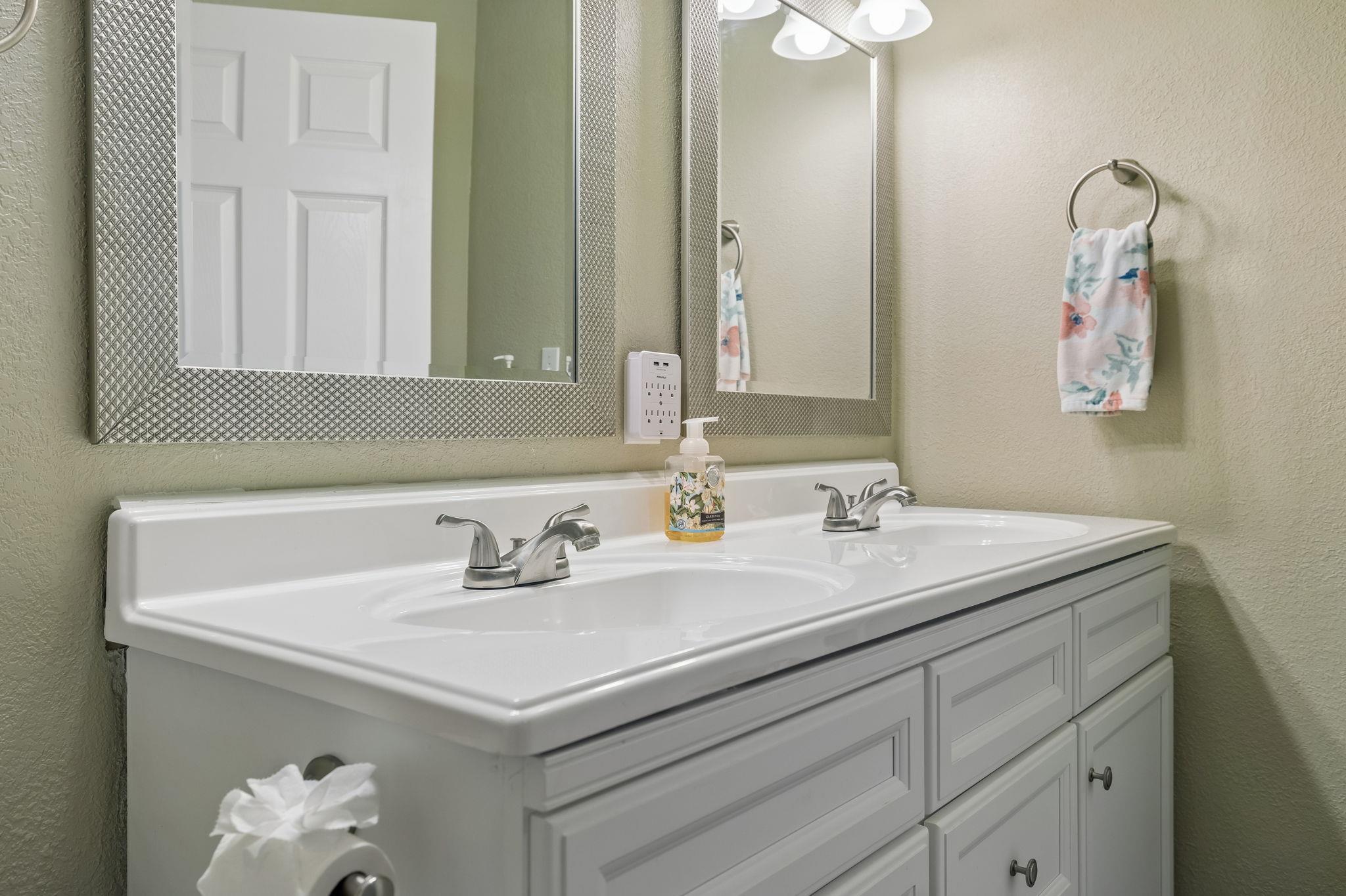 619 Clear Cove Dr, Granite Shoals, TX 78654