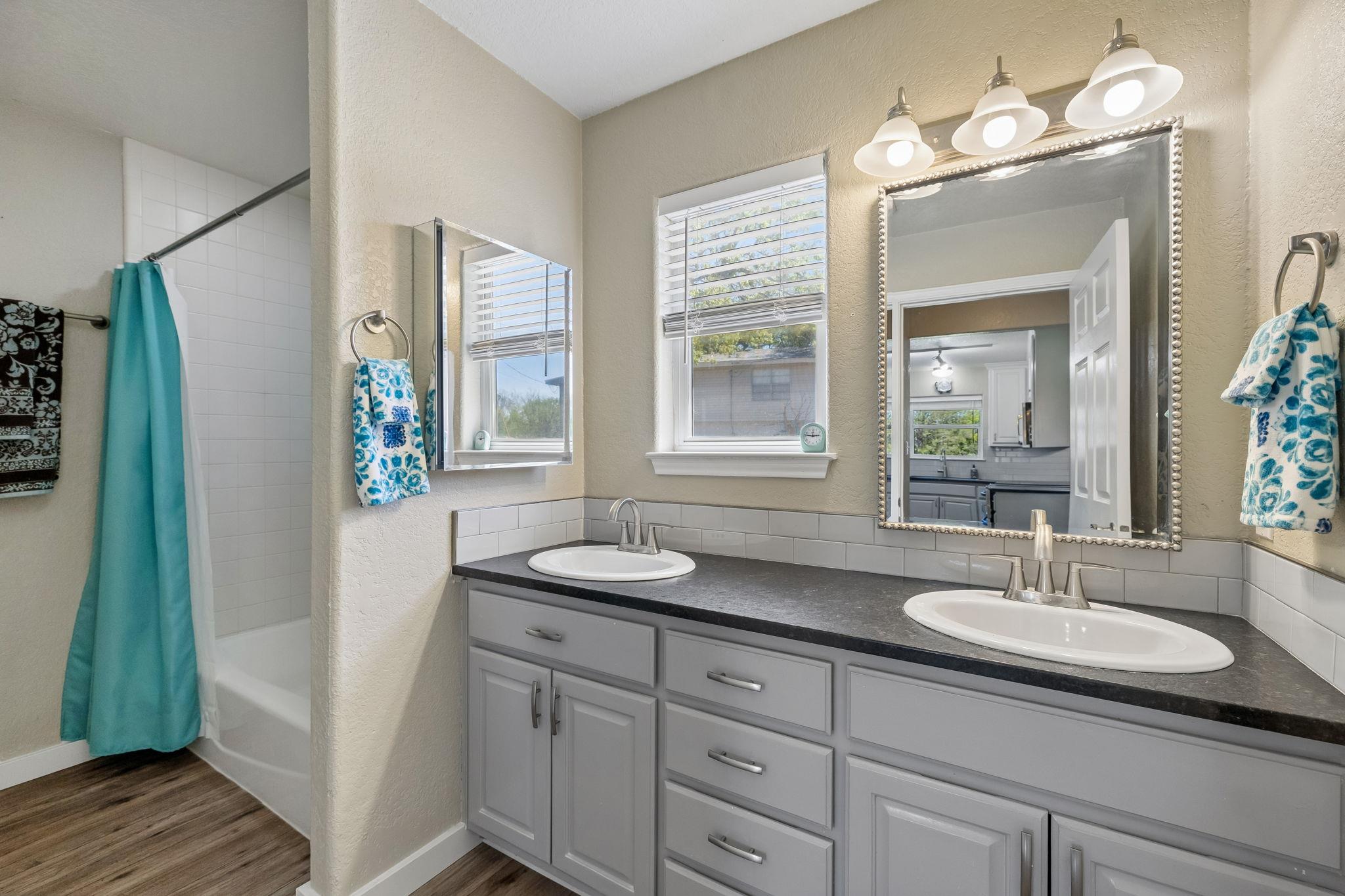 619 Clear Cove Dr, Granite Shoals, TX 78654