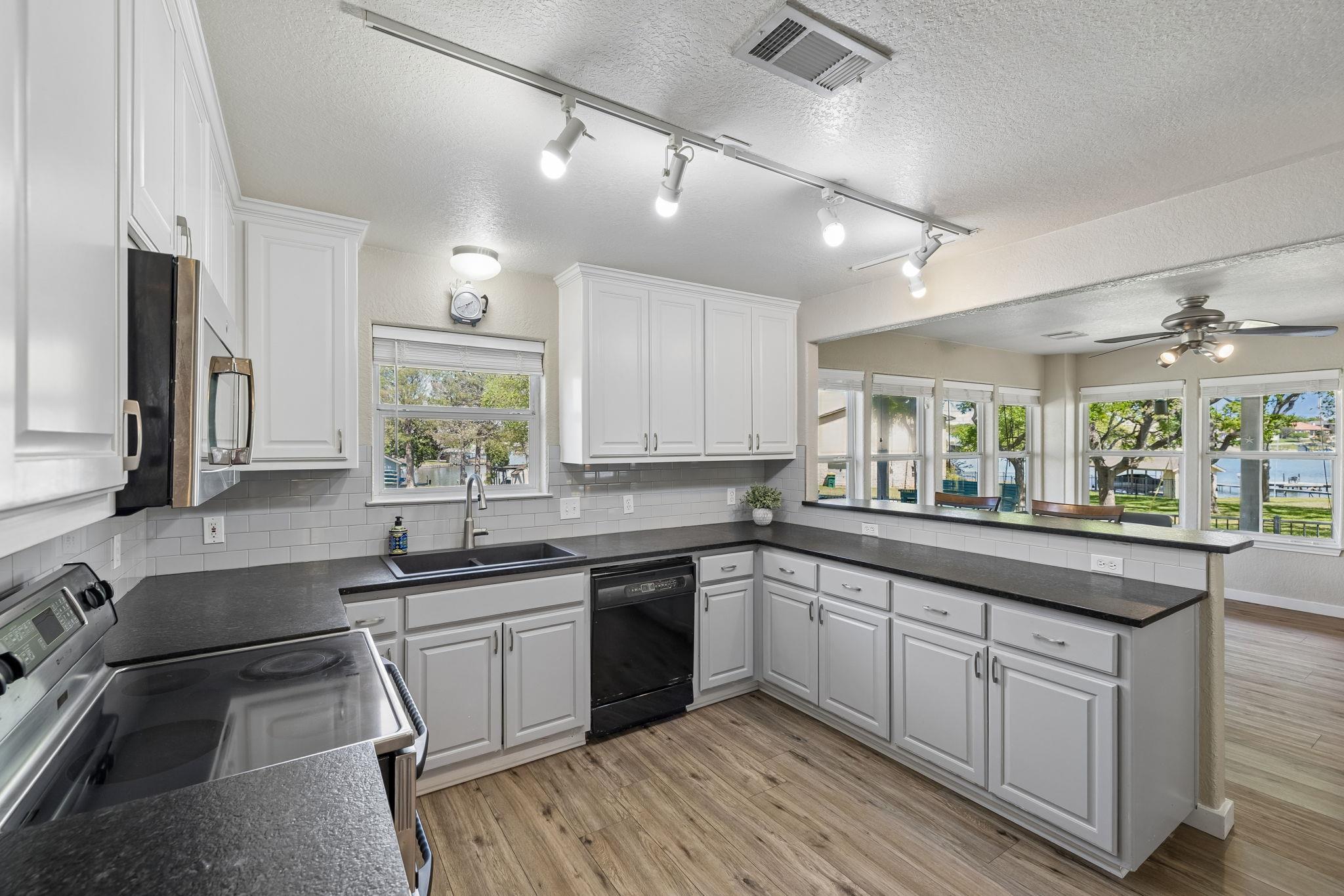 619 Clear Cove Dr, Granite Shoals, TX 78654