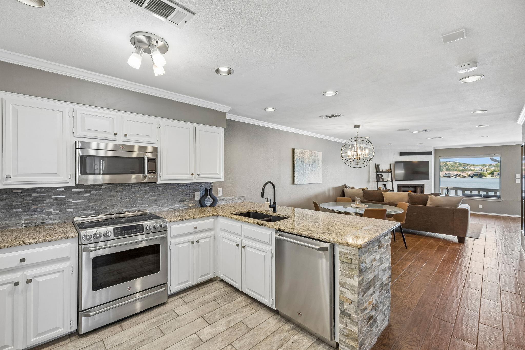 101 Island Dr, Horseshoe Bay, TX 78657