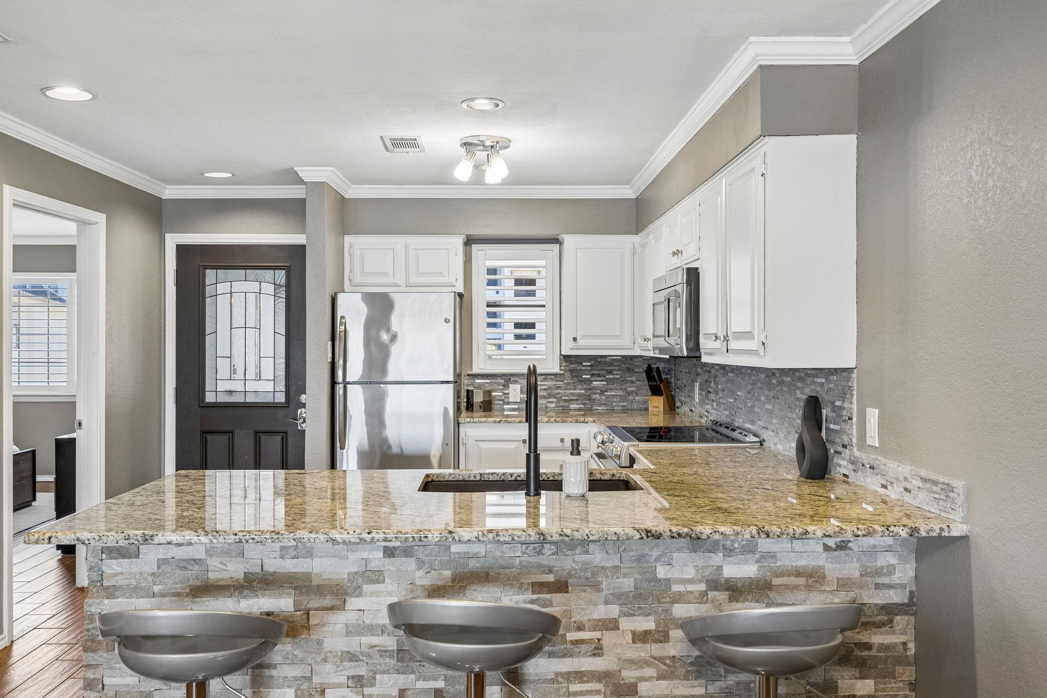 101 Island Dr, Horseshoe Bay, TX 78657