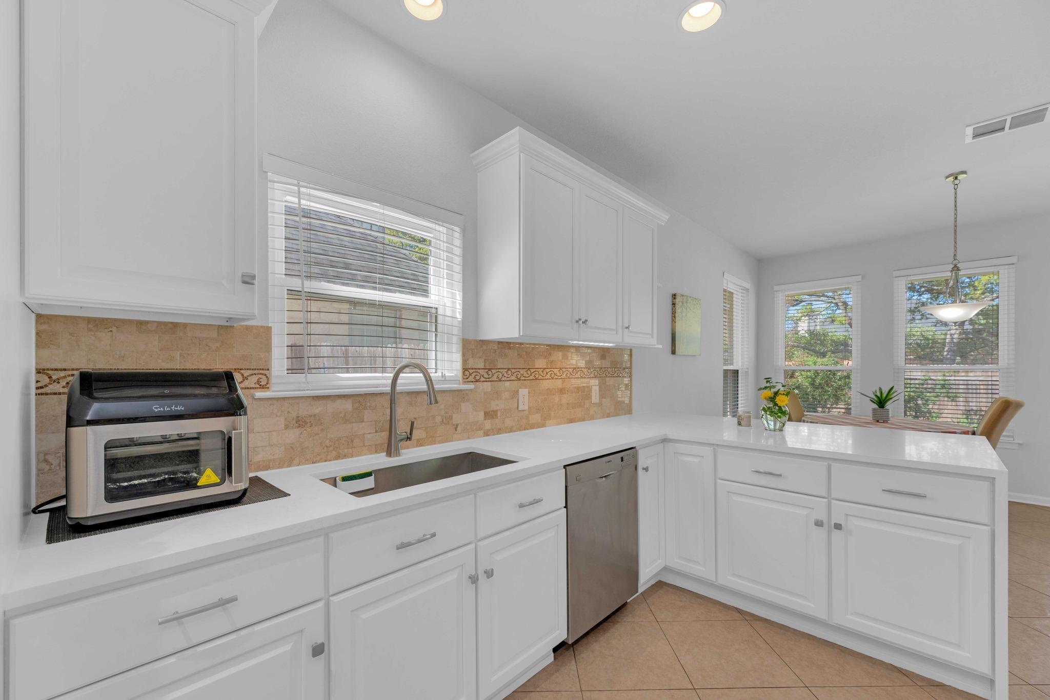 12528 Labrador Cv, Austin, TX 78729