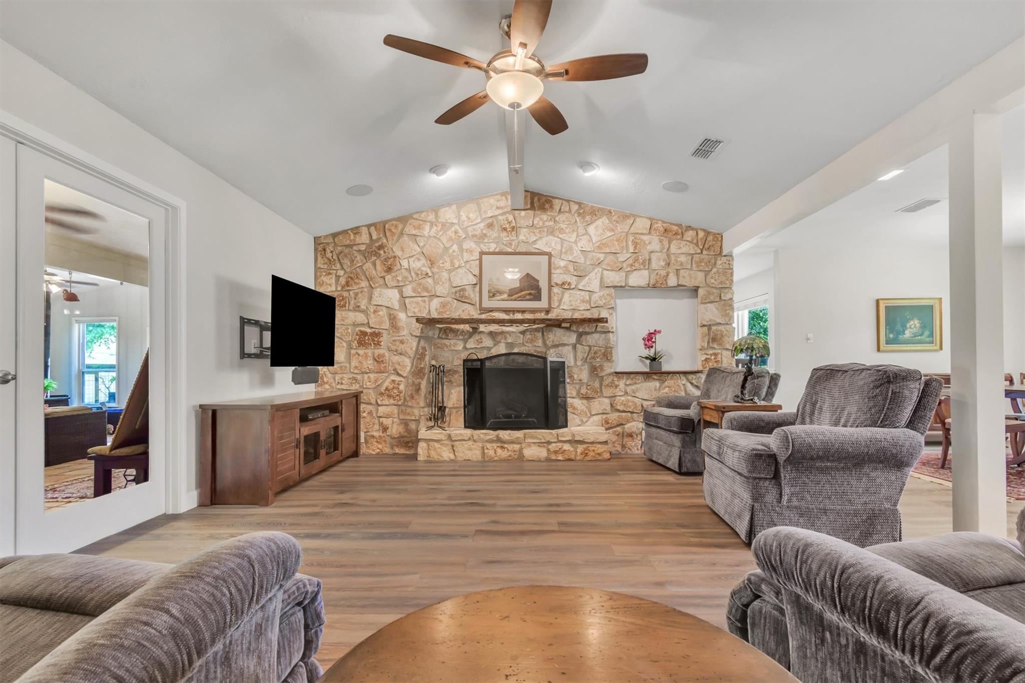 204 Mesa Dr, Georgetown, TX 78628