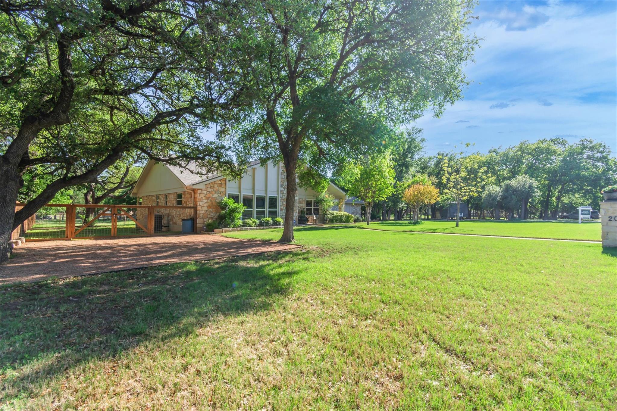 204 Mesa Dr, Georgetown, TX 78628