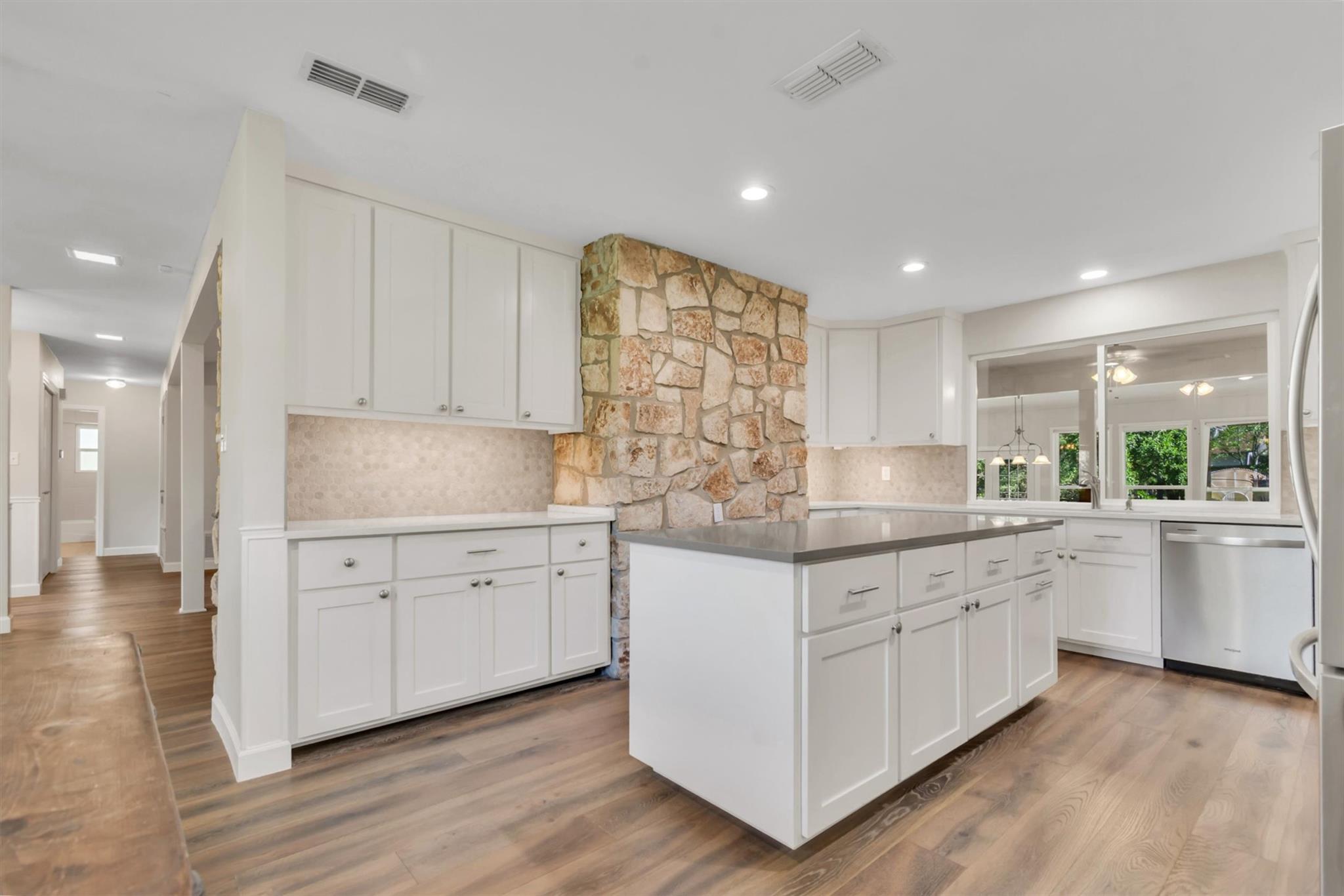 204 Mesa Dr, Georgetown, TX 78628