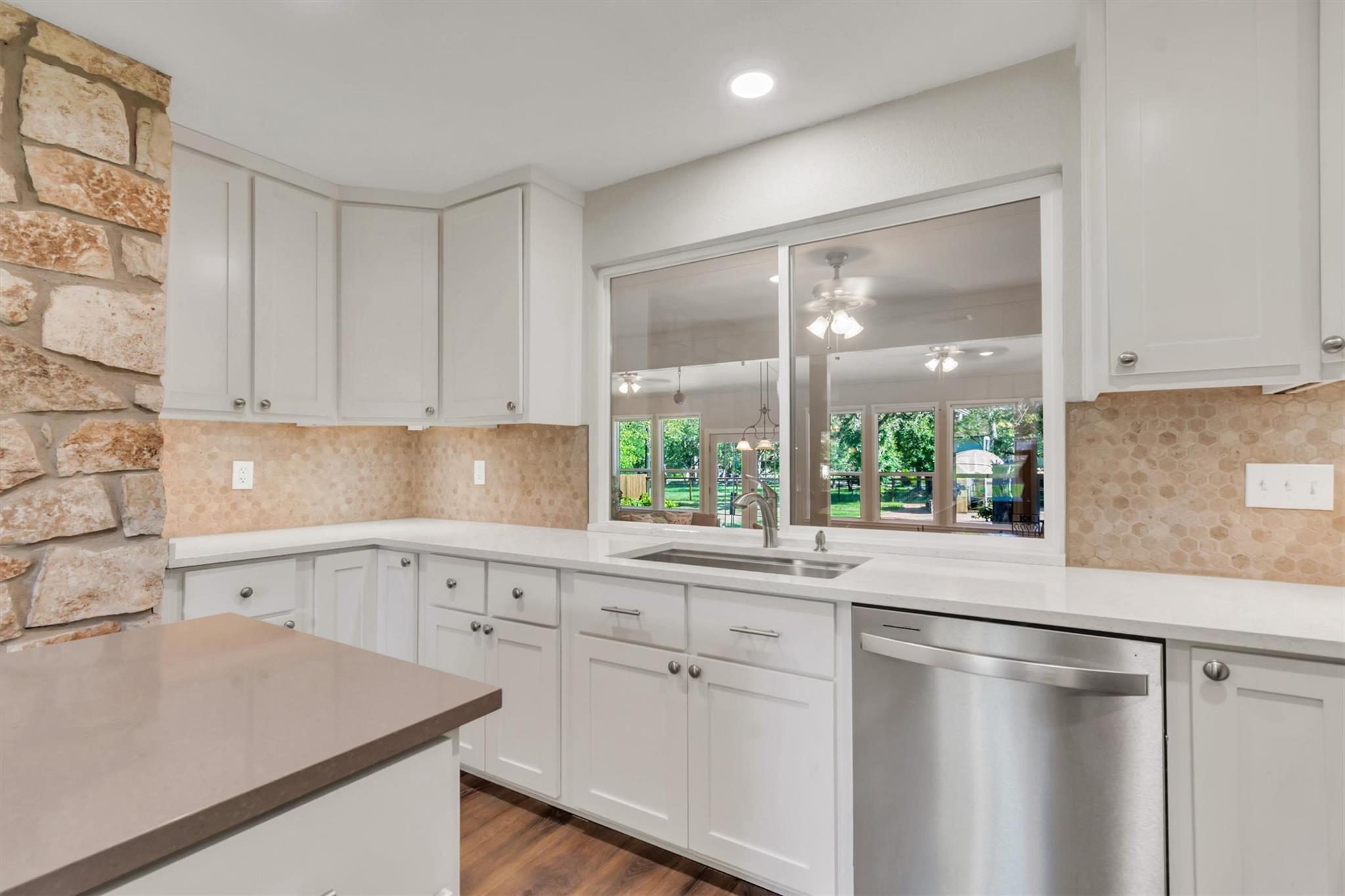 204 Mesa Dr, Georgetown, TX 78628