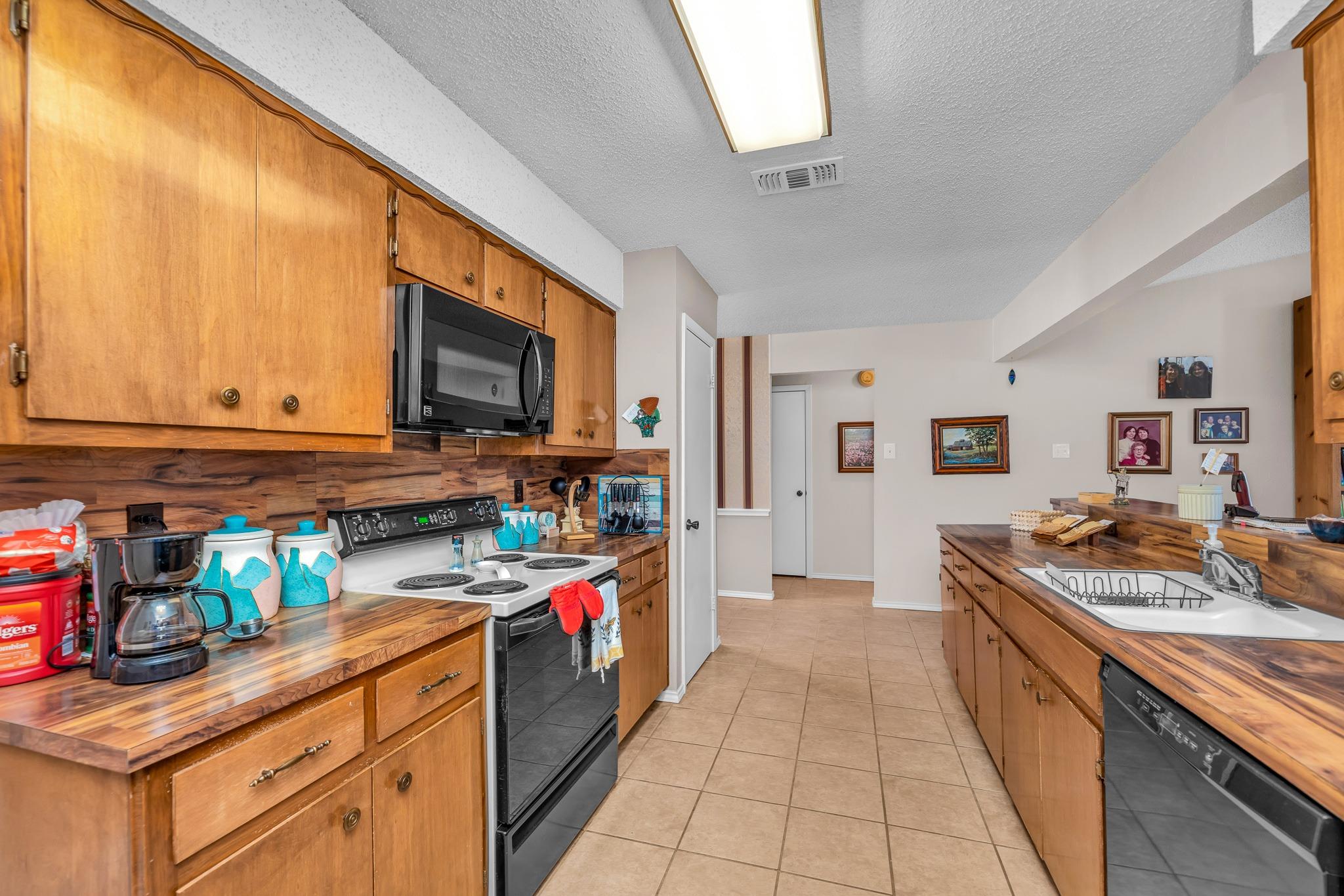 8104 Loralinda Dr, Austin, TX 78753