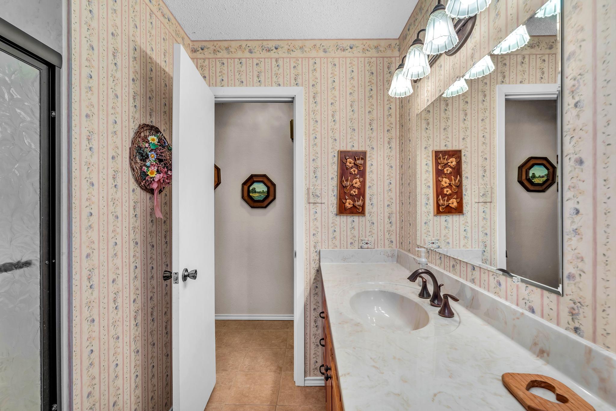 8104 Loralinda Dr, Austin, TX 78753