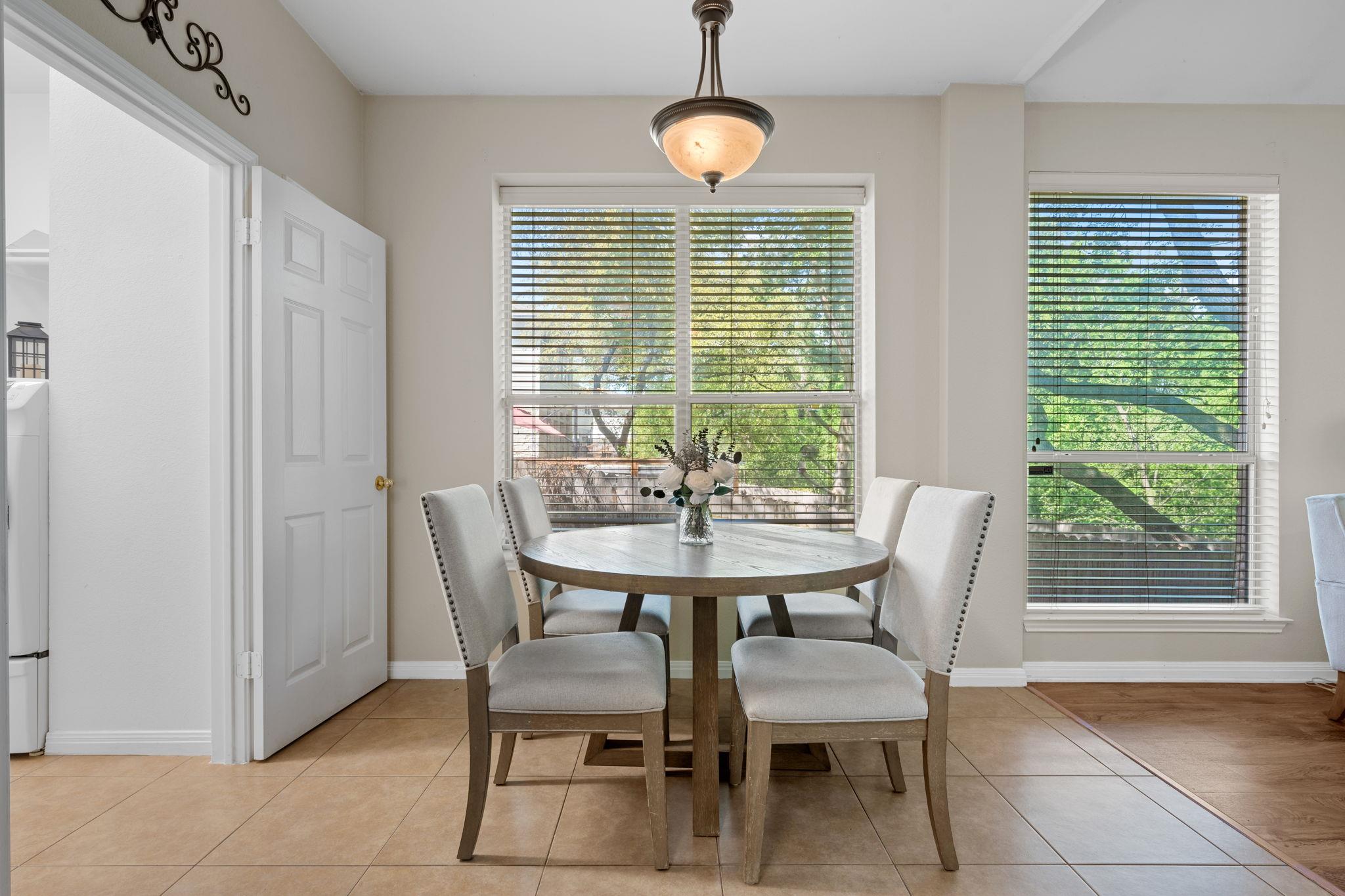 2054 Kimbrook Dr, Round Rock, TX 78681