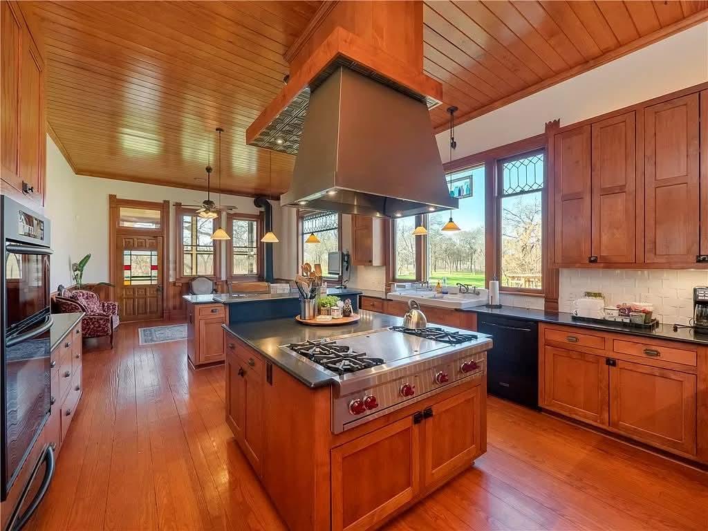 11900 Fm 1660, Hutto, TX 78634