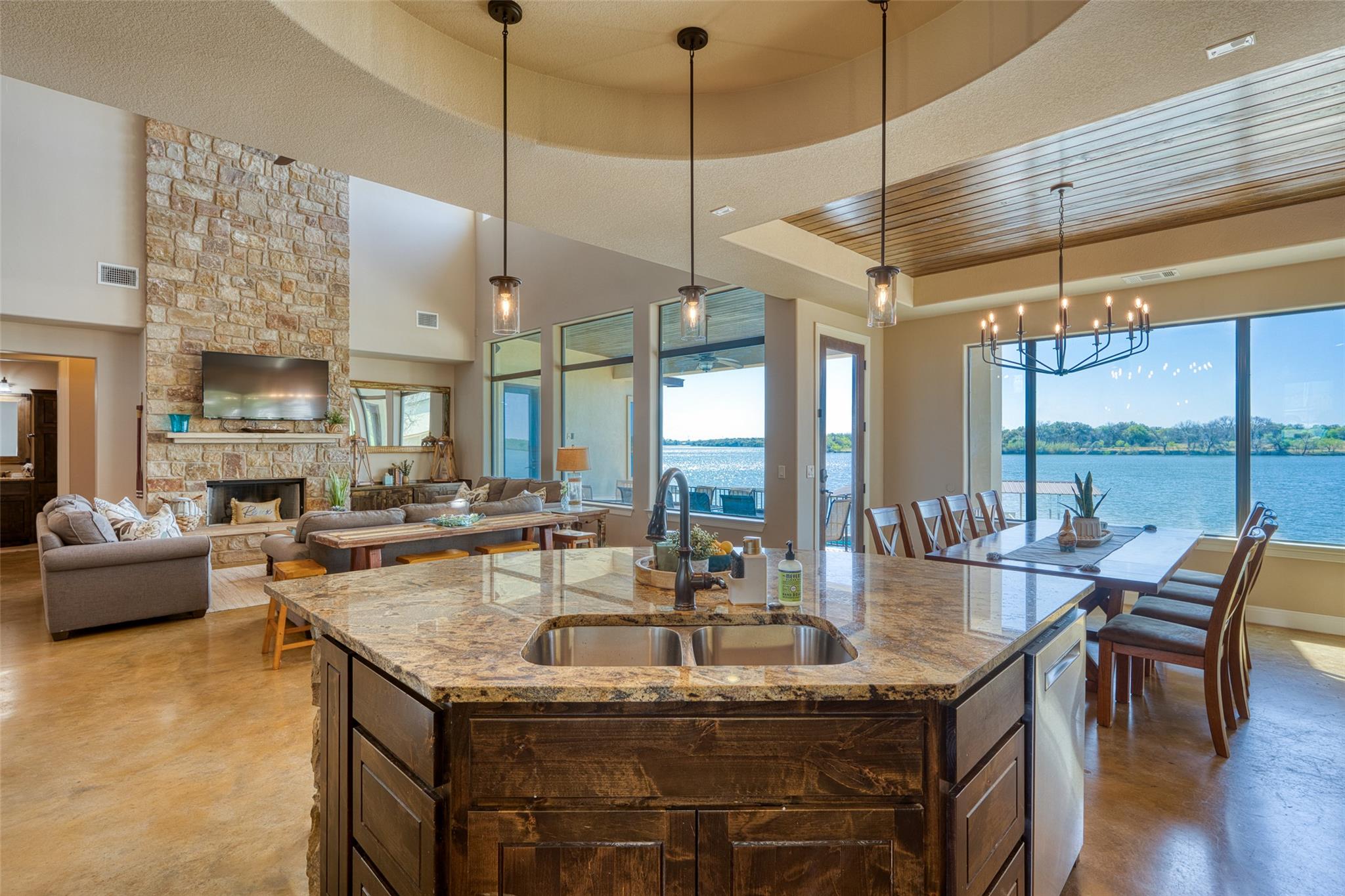 517 Reynolds St, Kingsland, TX 78639