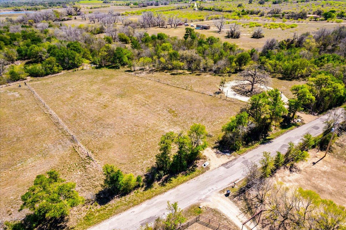 169 Sand Hill Rd, Dale, TX 78616