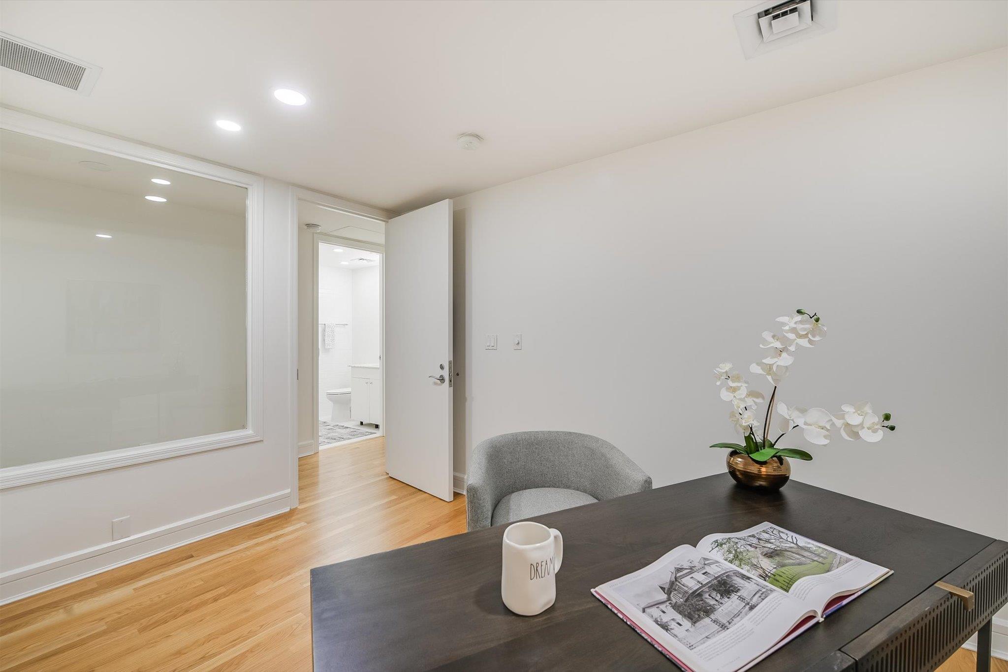 901 W 9th St # 203, Austin, TX 78703