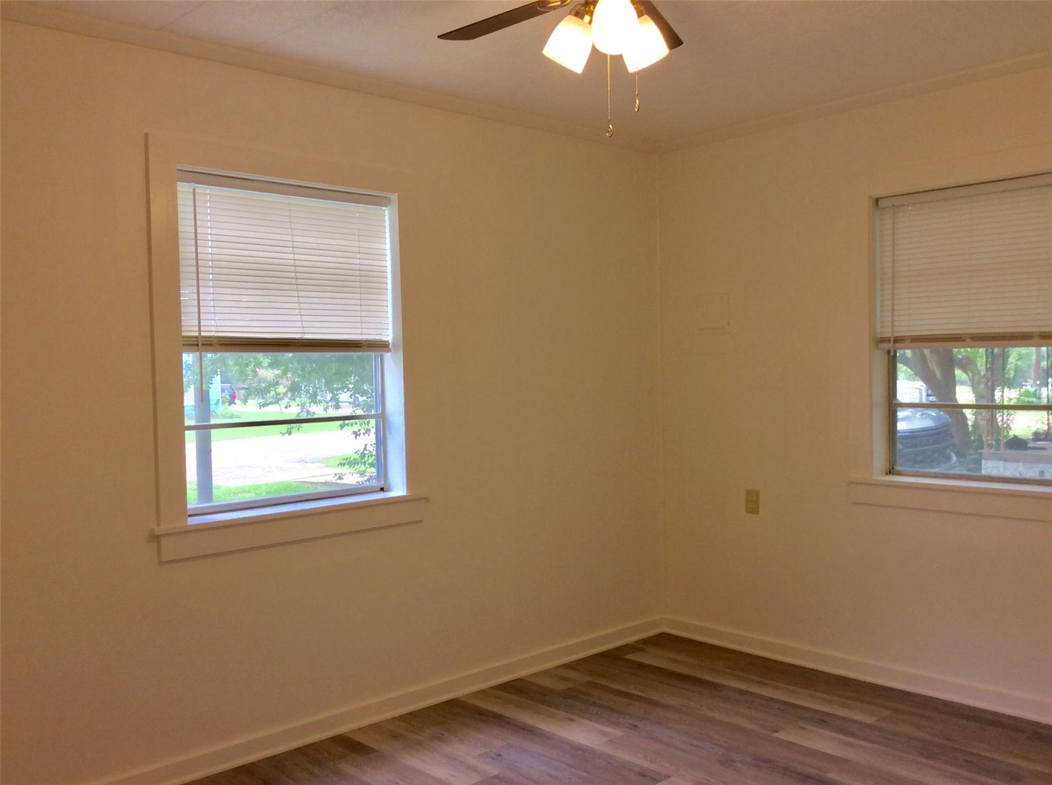 406 N Broadway St, Caldwell, TX 77836