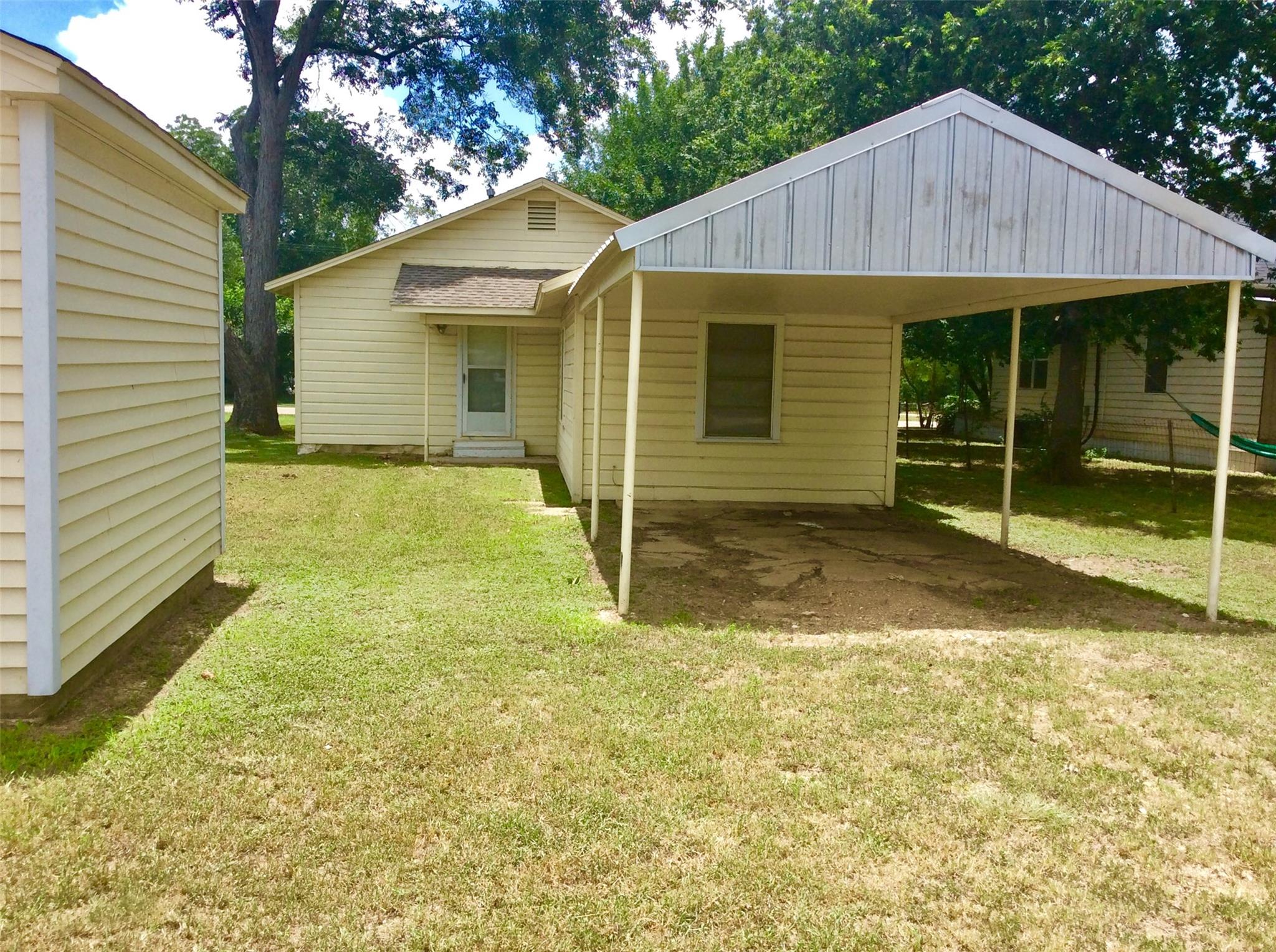 406 N Broadway St, Caldwell, TX 77836