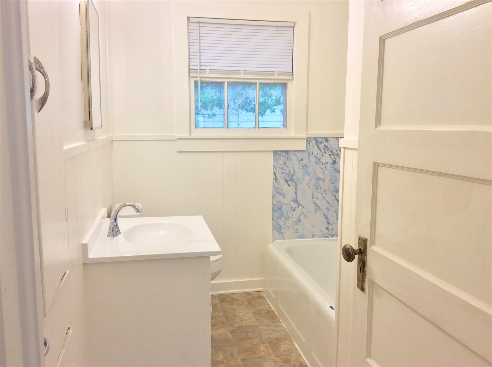 406 N Broadway St, Caldwell, TX 77836