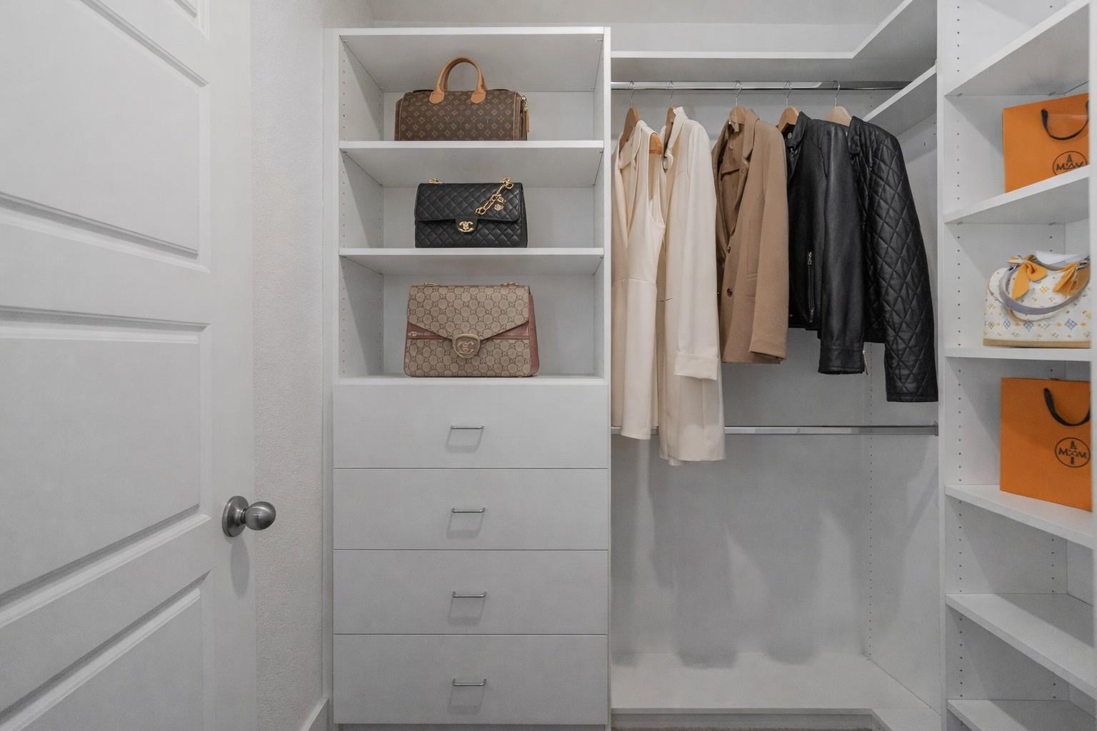 207 Bridgeford Dr # 16, Austin, TX 78745