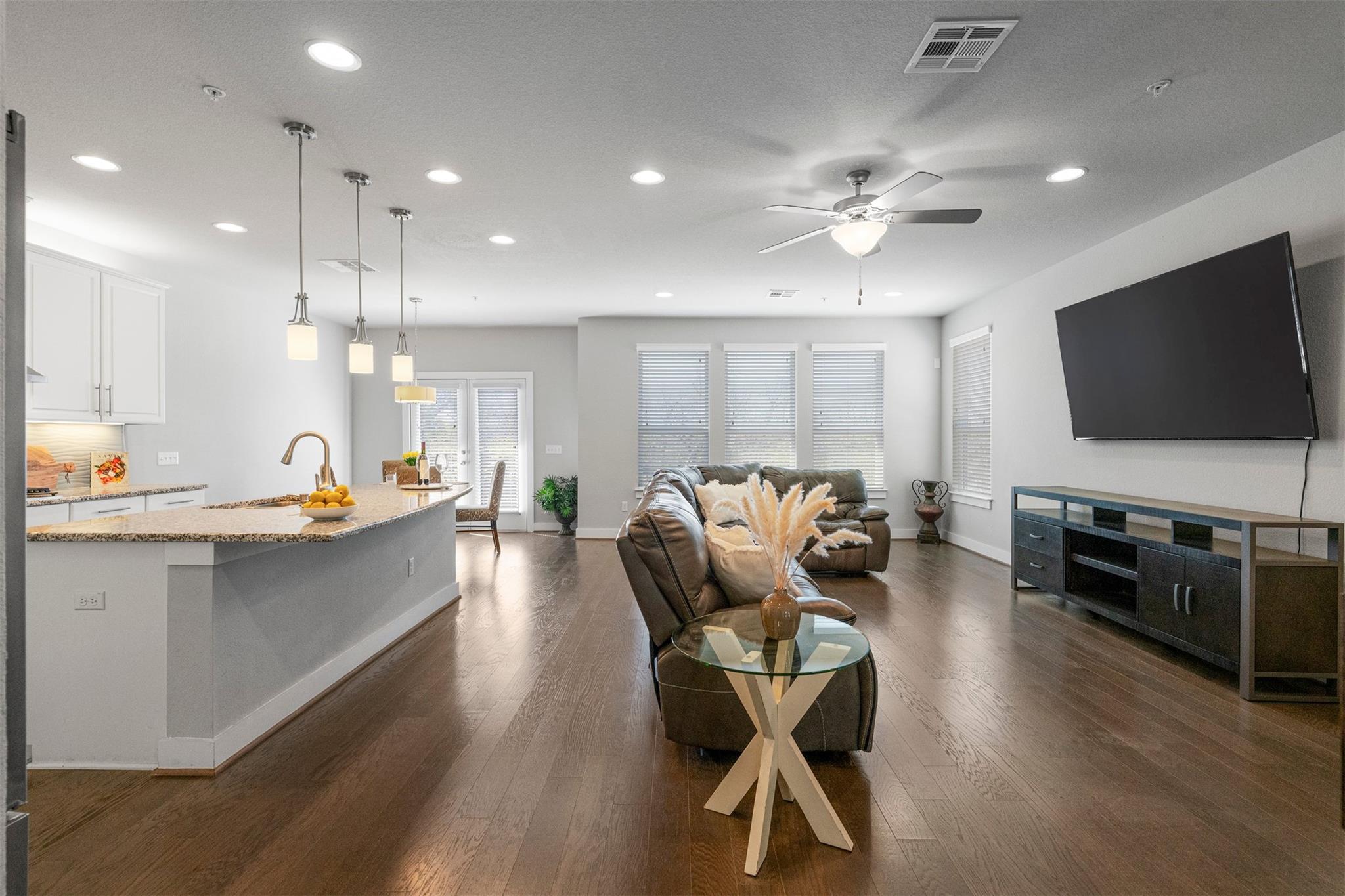 207 Bridgeford Dr # 16, Austin, TX 78745