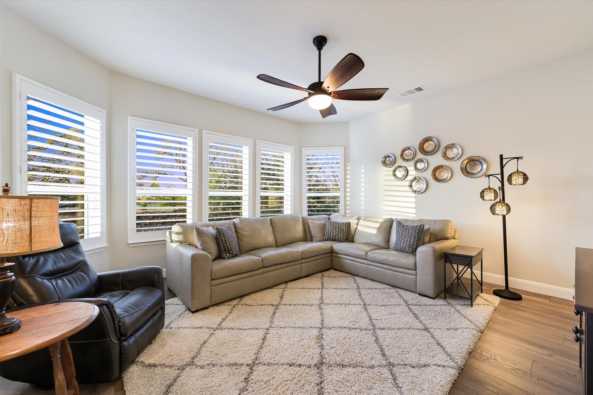 125 Ridgeview Ct, Georgetown, TX 78628