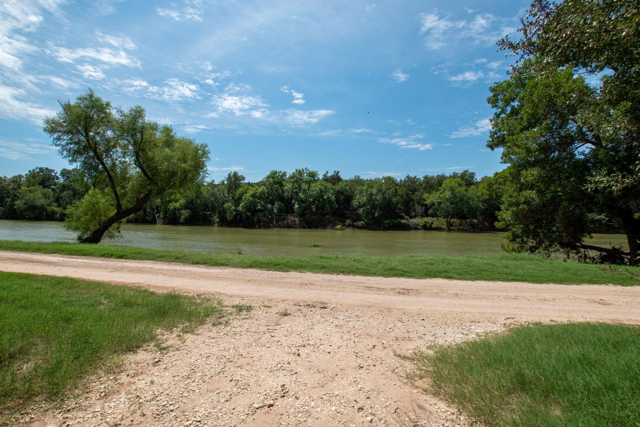 2005 Park Rd, Lampasas, TX 76550