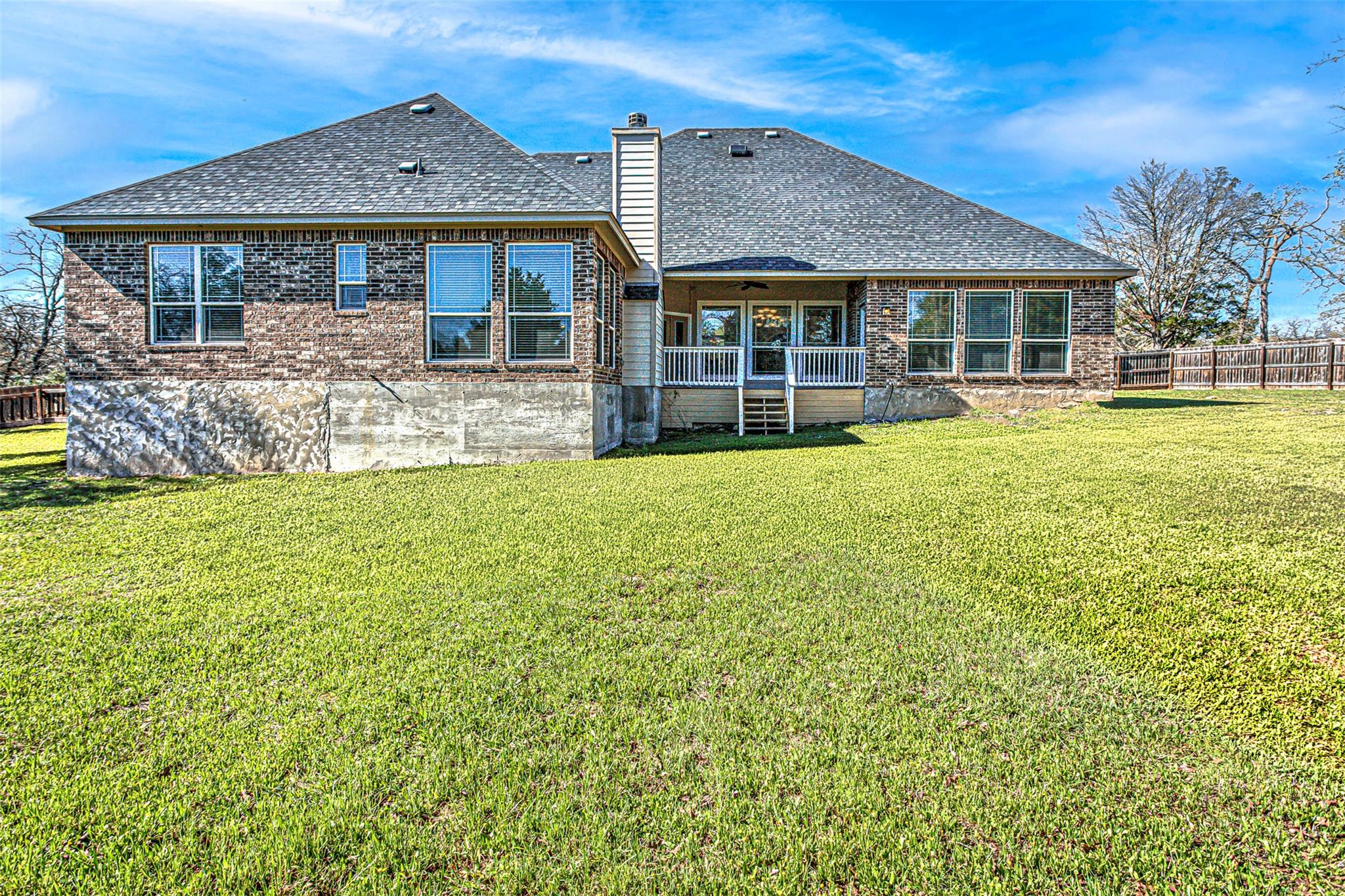 105 Arbors Cir, Elgin, TX 78621