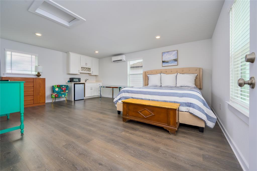 208 Garner Dr, Kyle, TX 78640