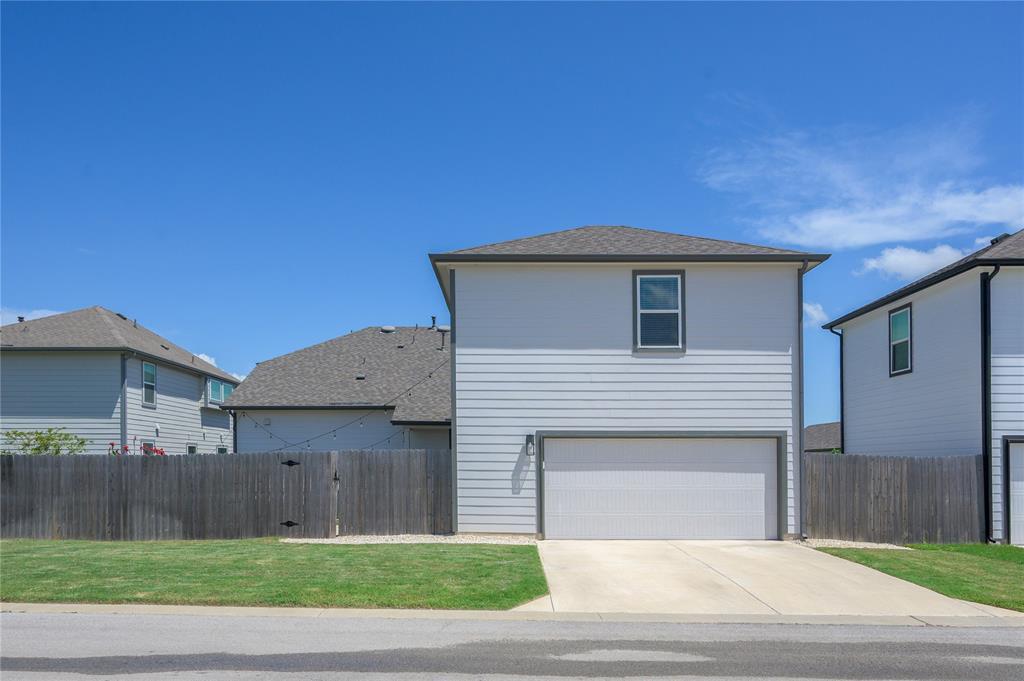 208 Garner Dr, Kyle, TX 78640